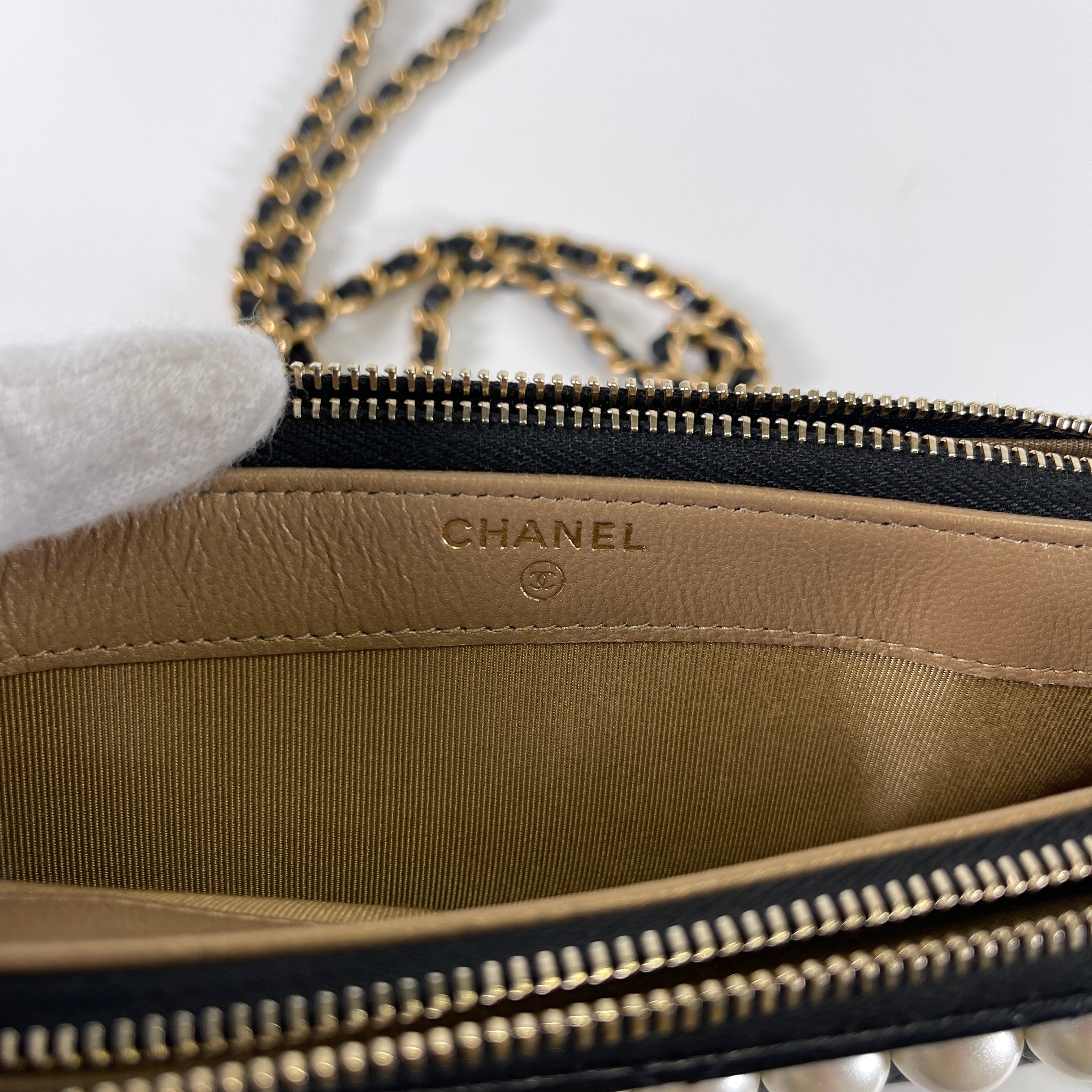 2601 secondhand CHANEL fake Pearl With Chain Wallet