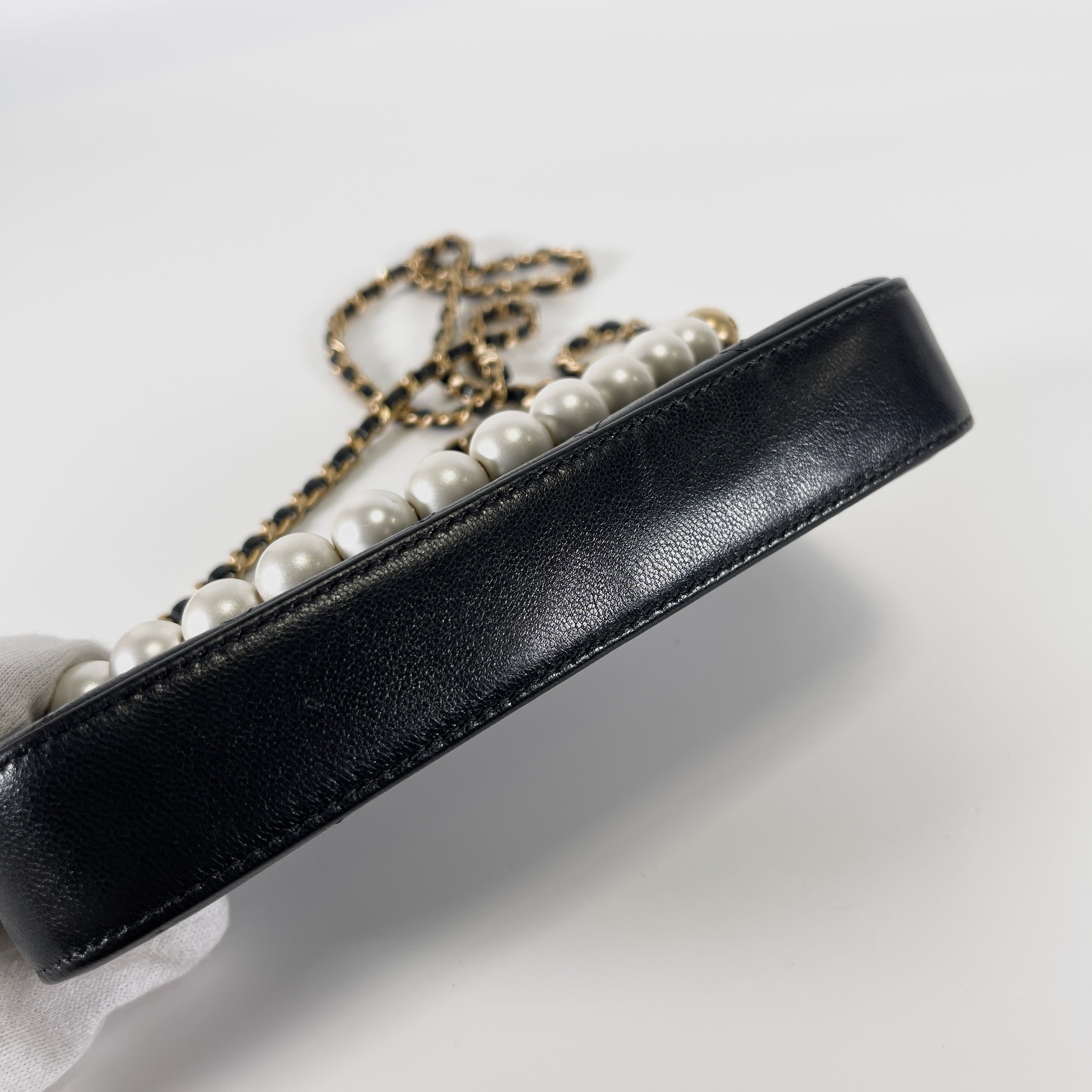 2601 secondhand CHANEL fake Pearl With Chain Wallet