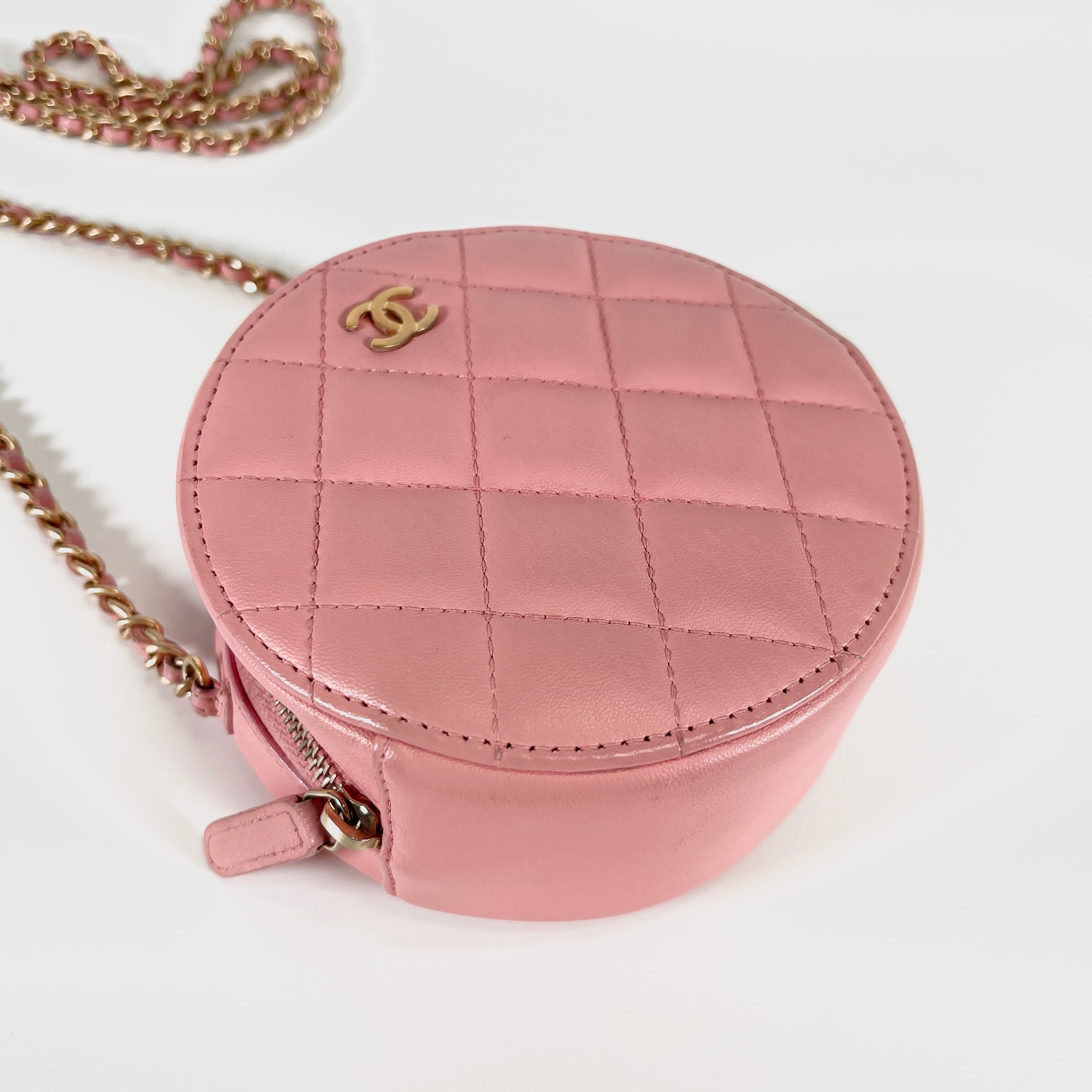 2601 CHANEL Chain Shoulder Bag