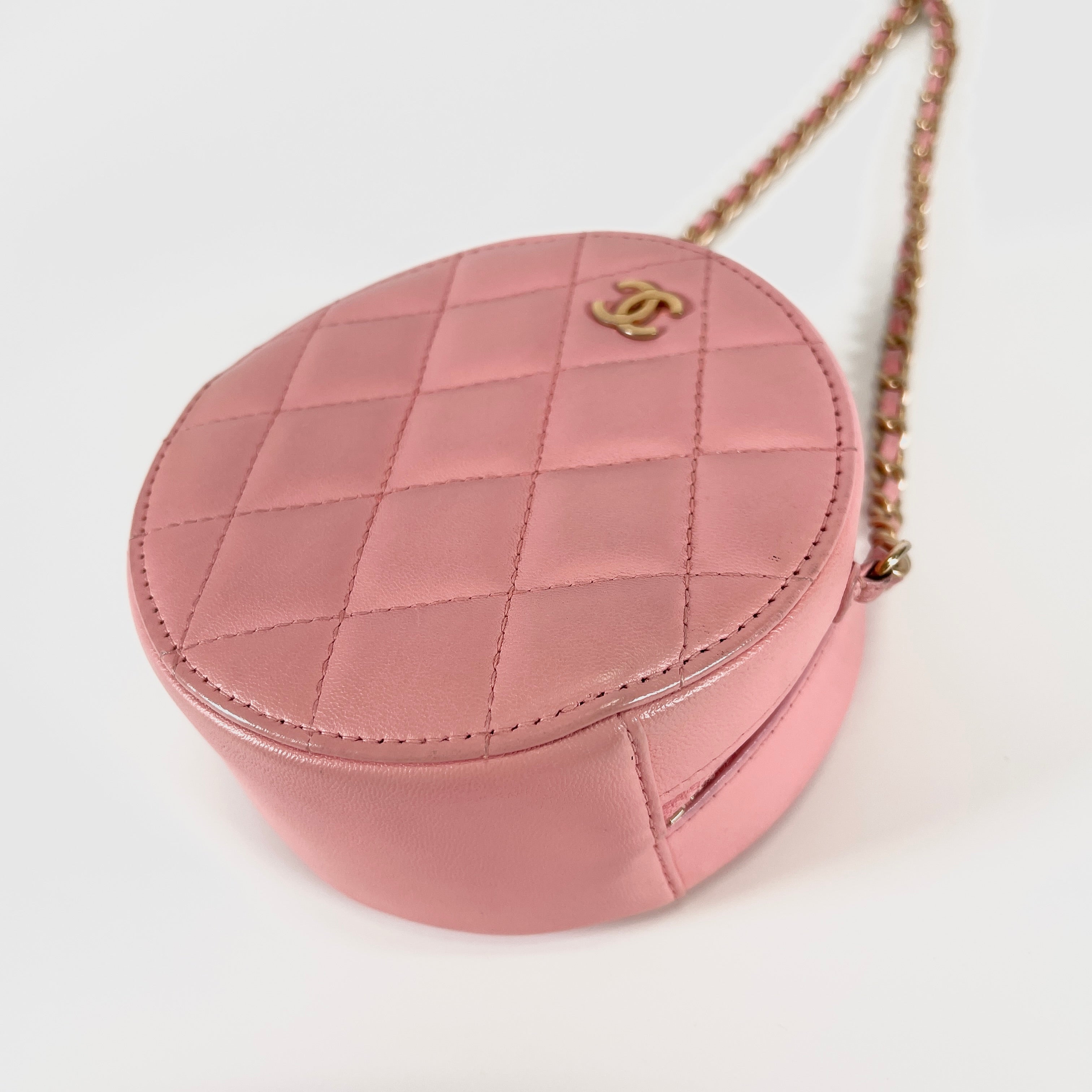 2601 CHANEL Chain Shoulder Bag