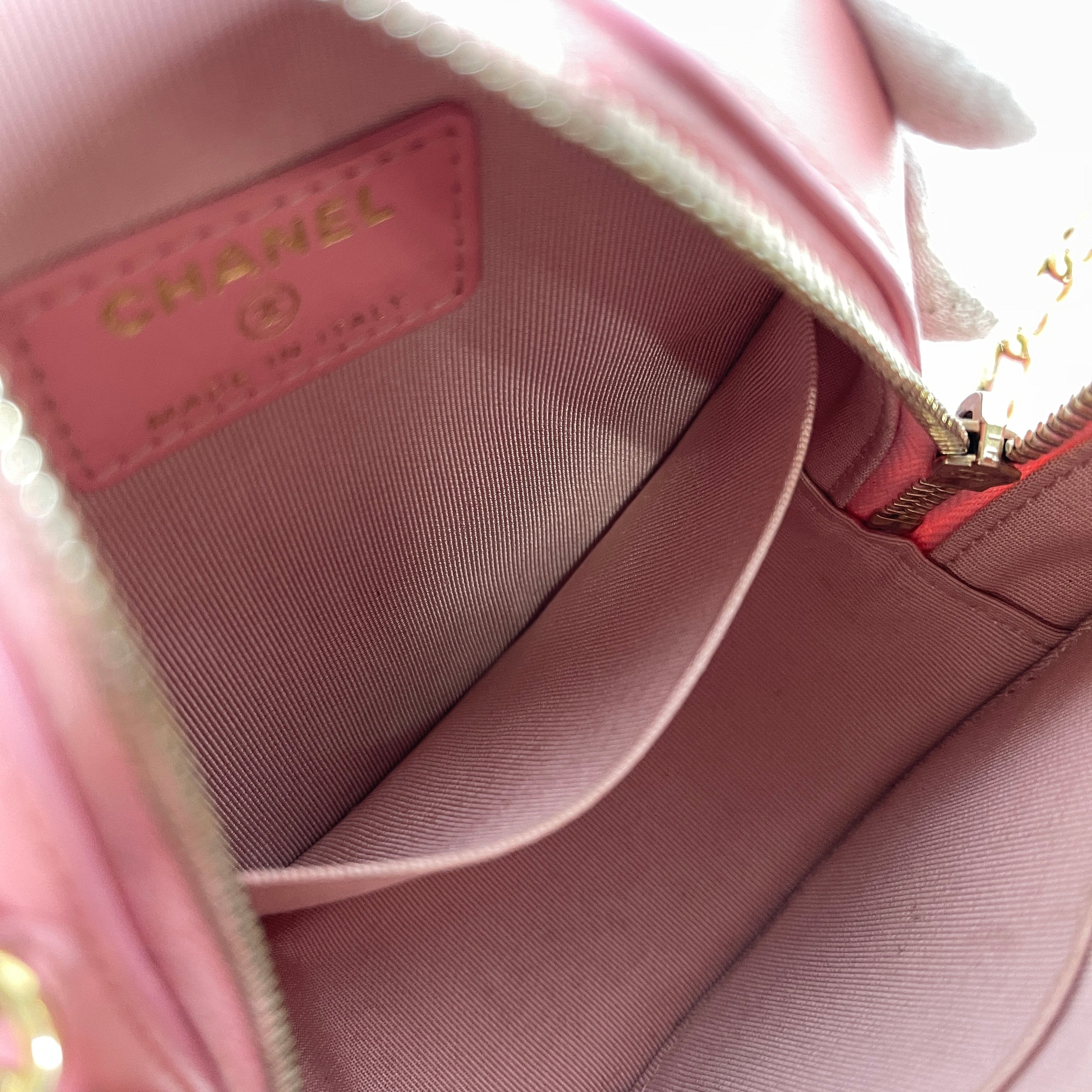 2601 CHANEL Chain Shoulder Bag