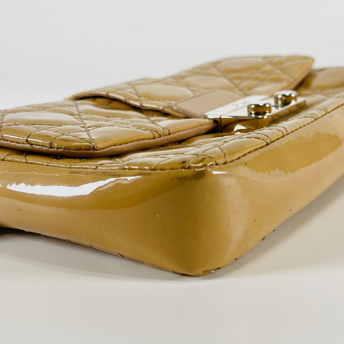 2604 secondhand CD patent Chain Shoulder Bag + O
