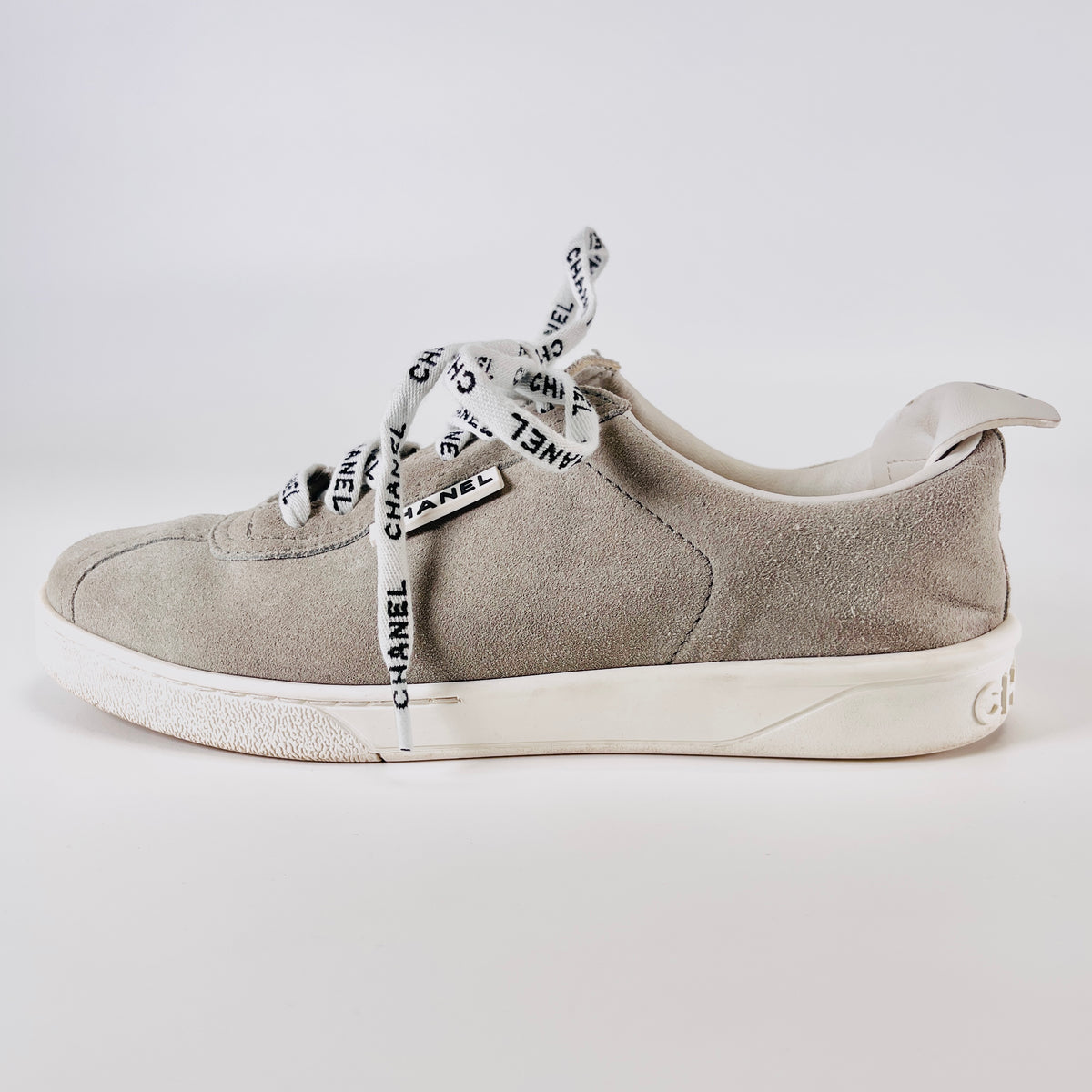 2606 secondhand CHANEL sneakers G34085