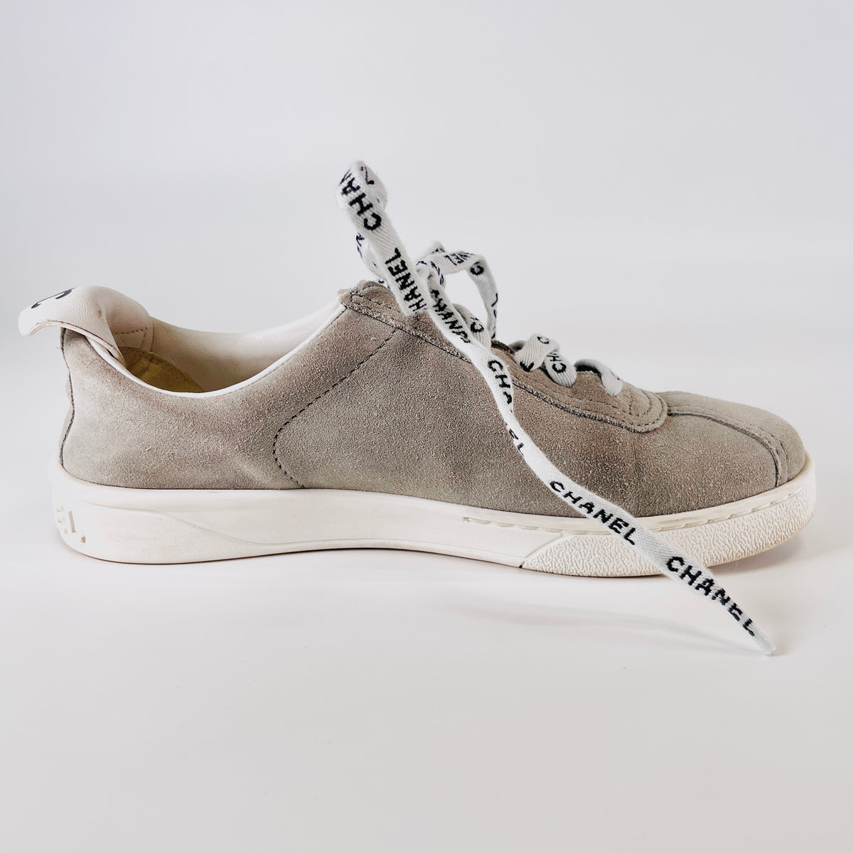 2606 secondhand CHANEL sneakers G34085