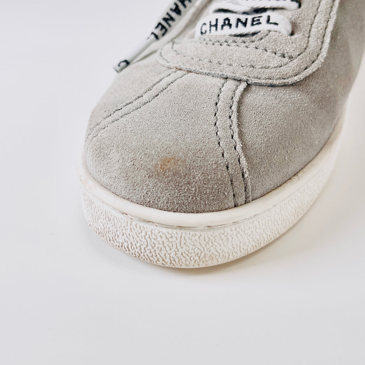 2606 secondhand CHANEL sneakers G34085
