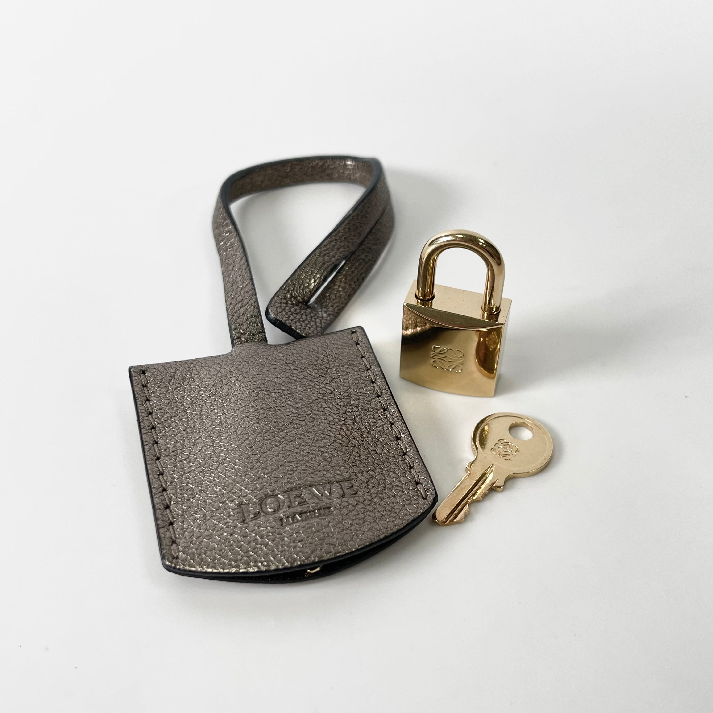 2601 secondhand LOEWE Amazona 28