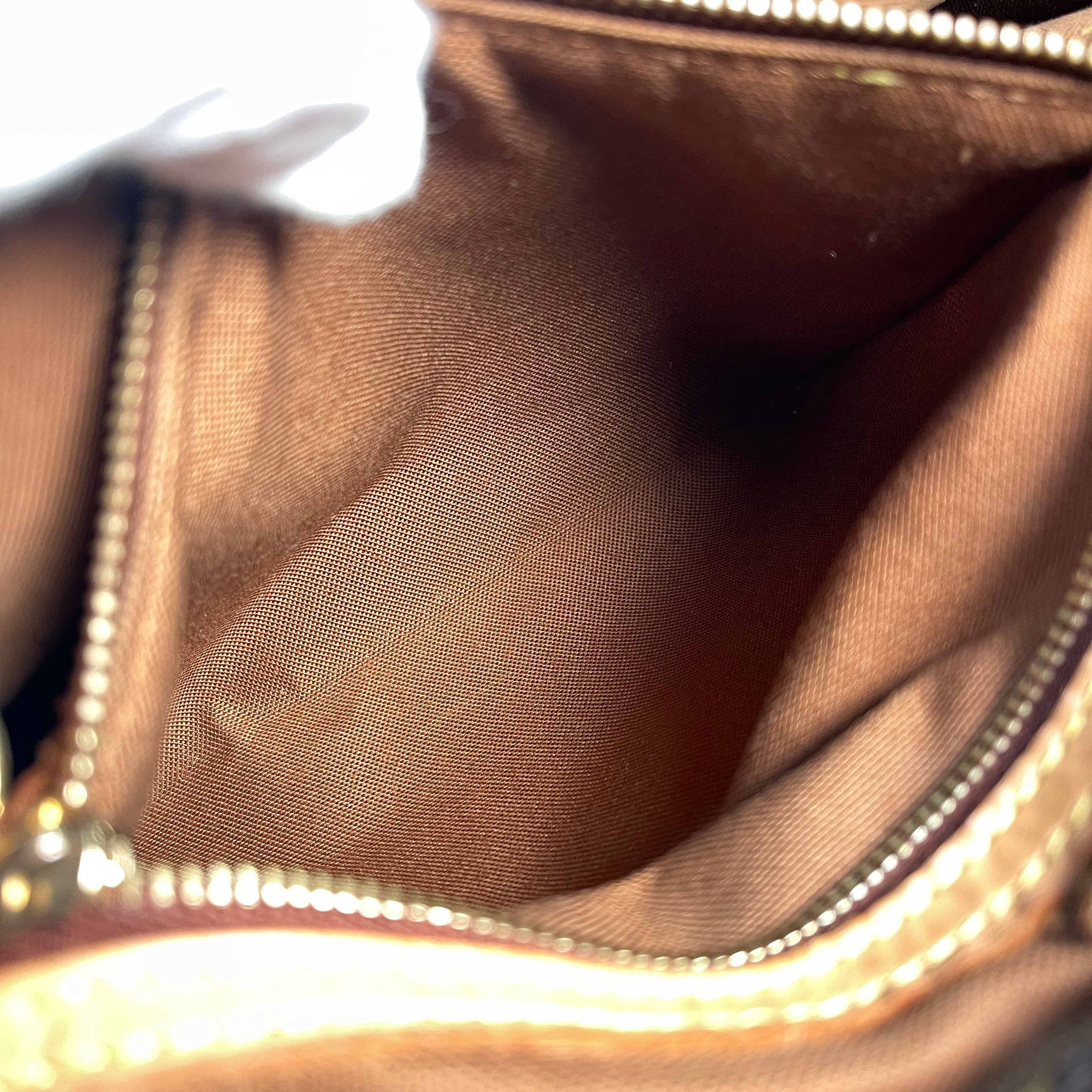 2602 secondhand LV Monogram piano