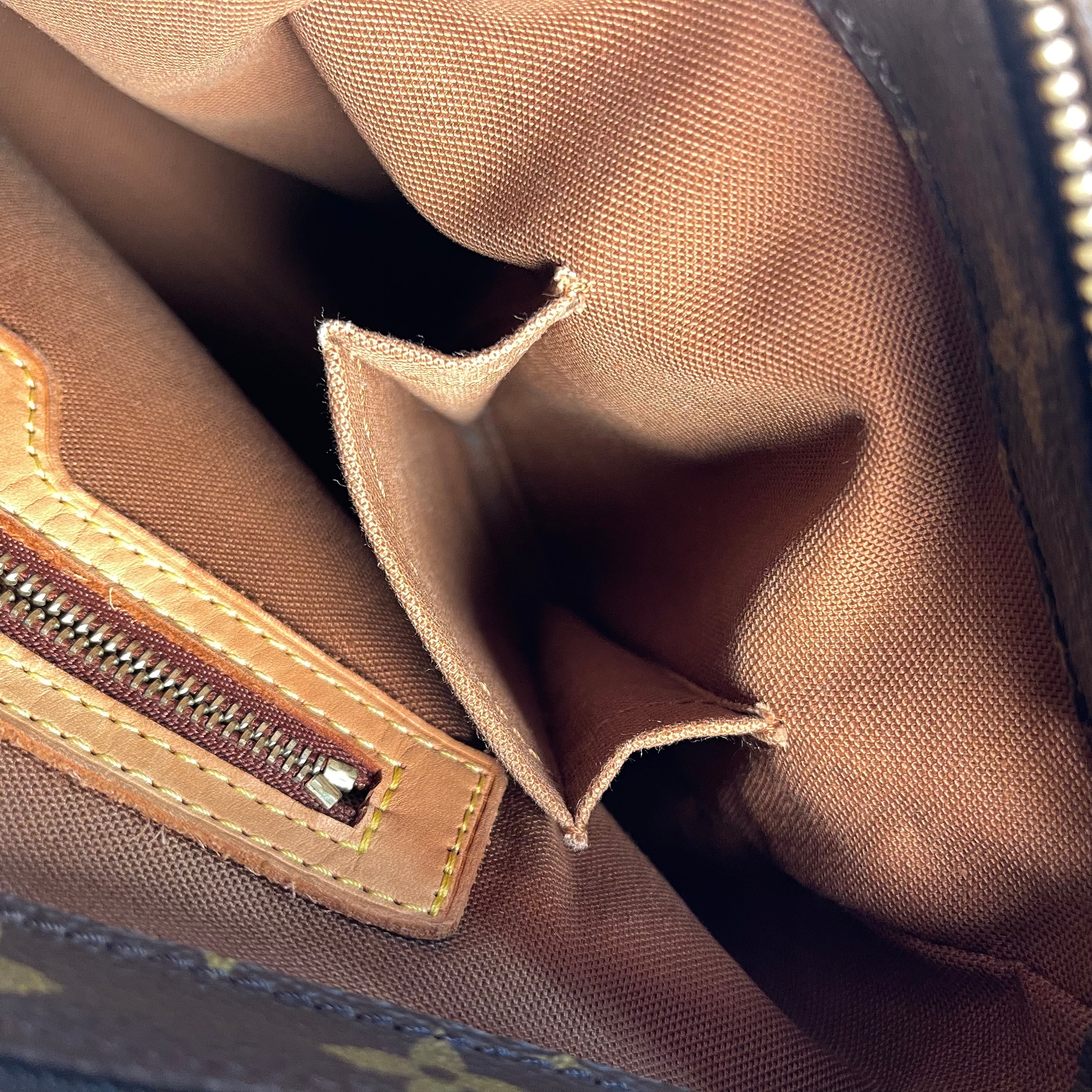 2602 secondhand LV Monogram piano