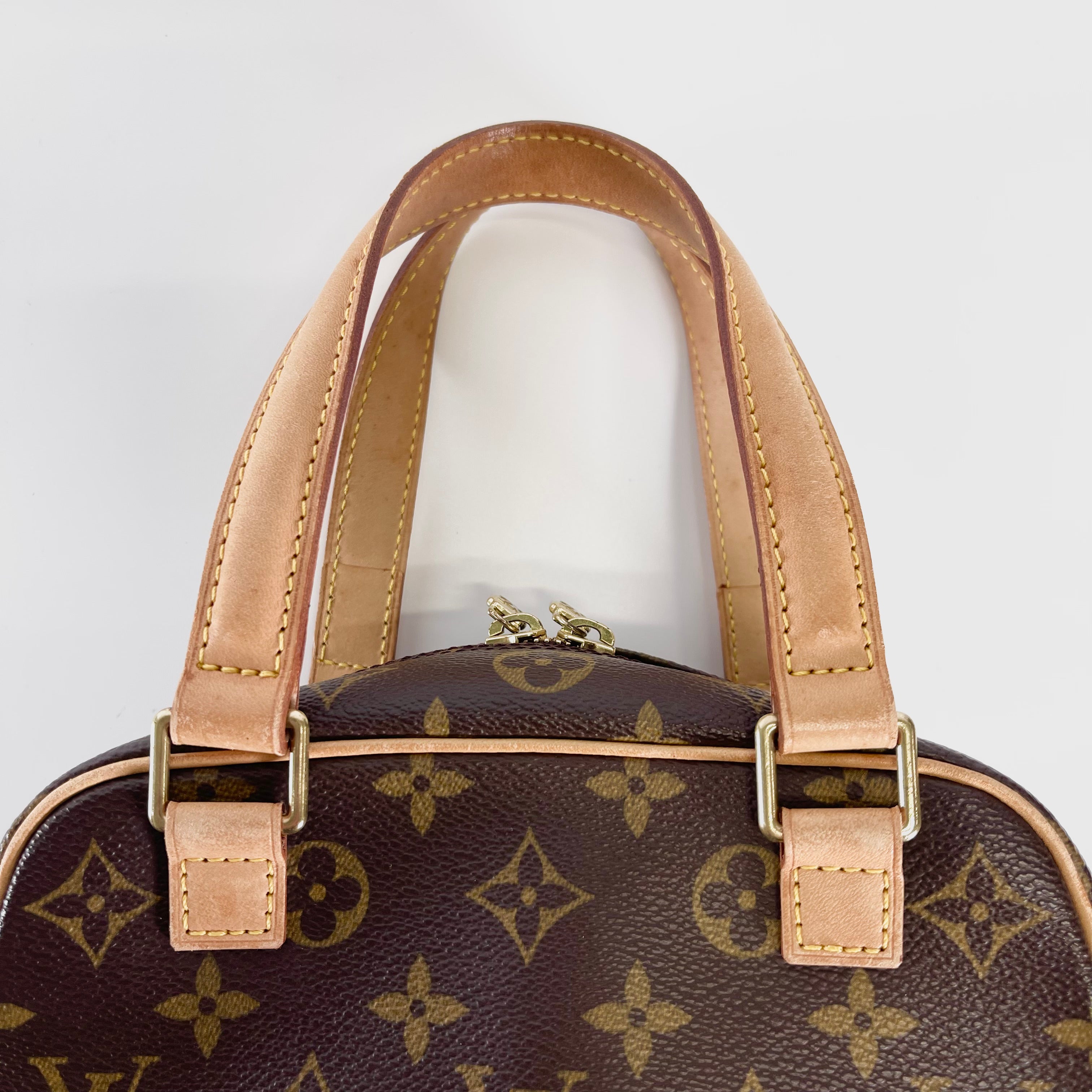 2602 secondhand LV Monogram Excentricity