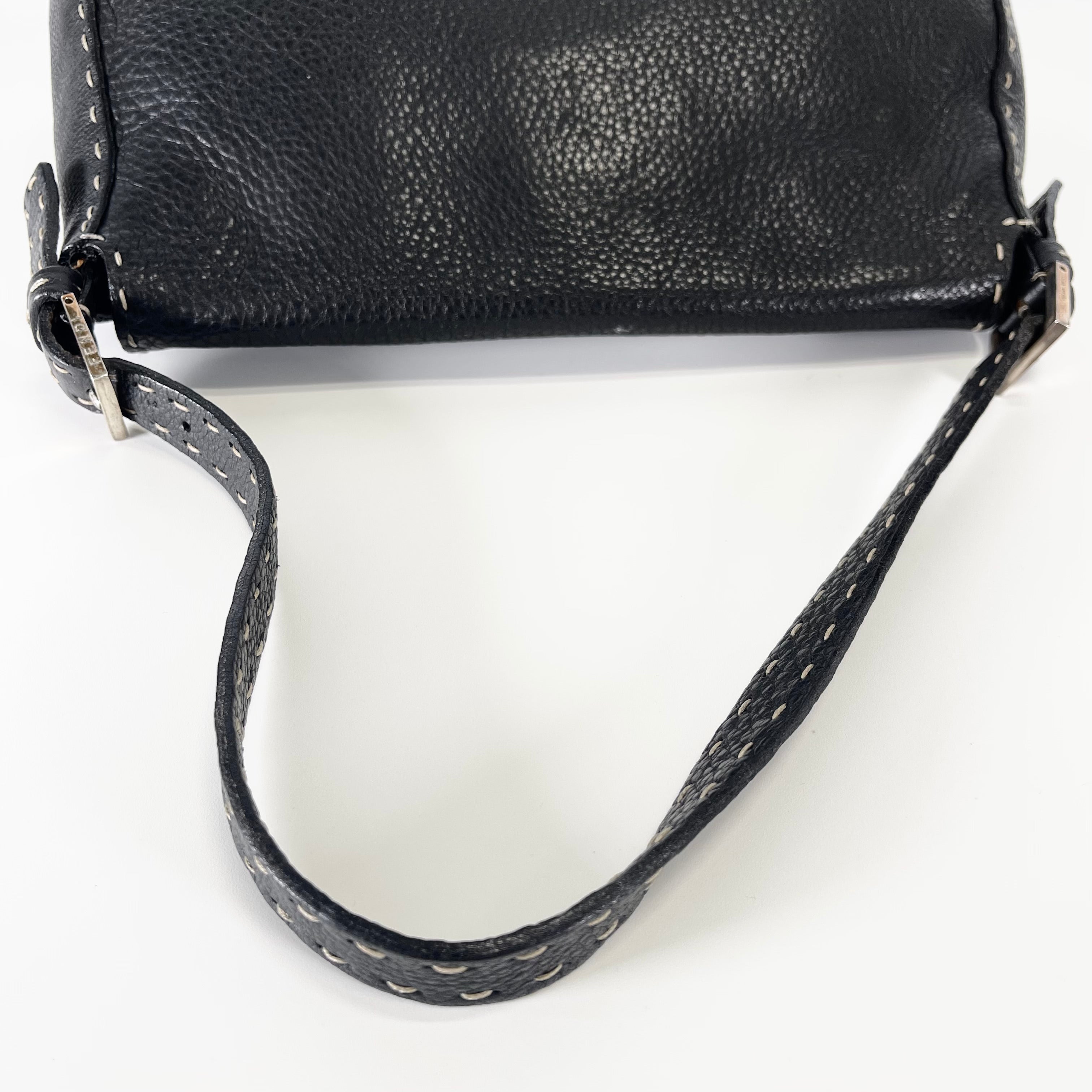 2601 secondhand FENDI hand bag