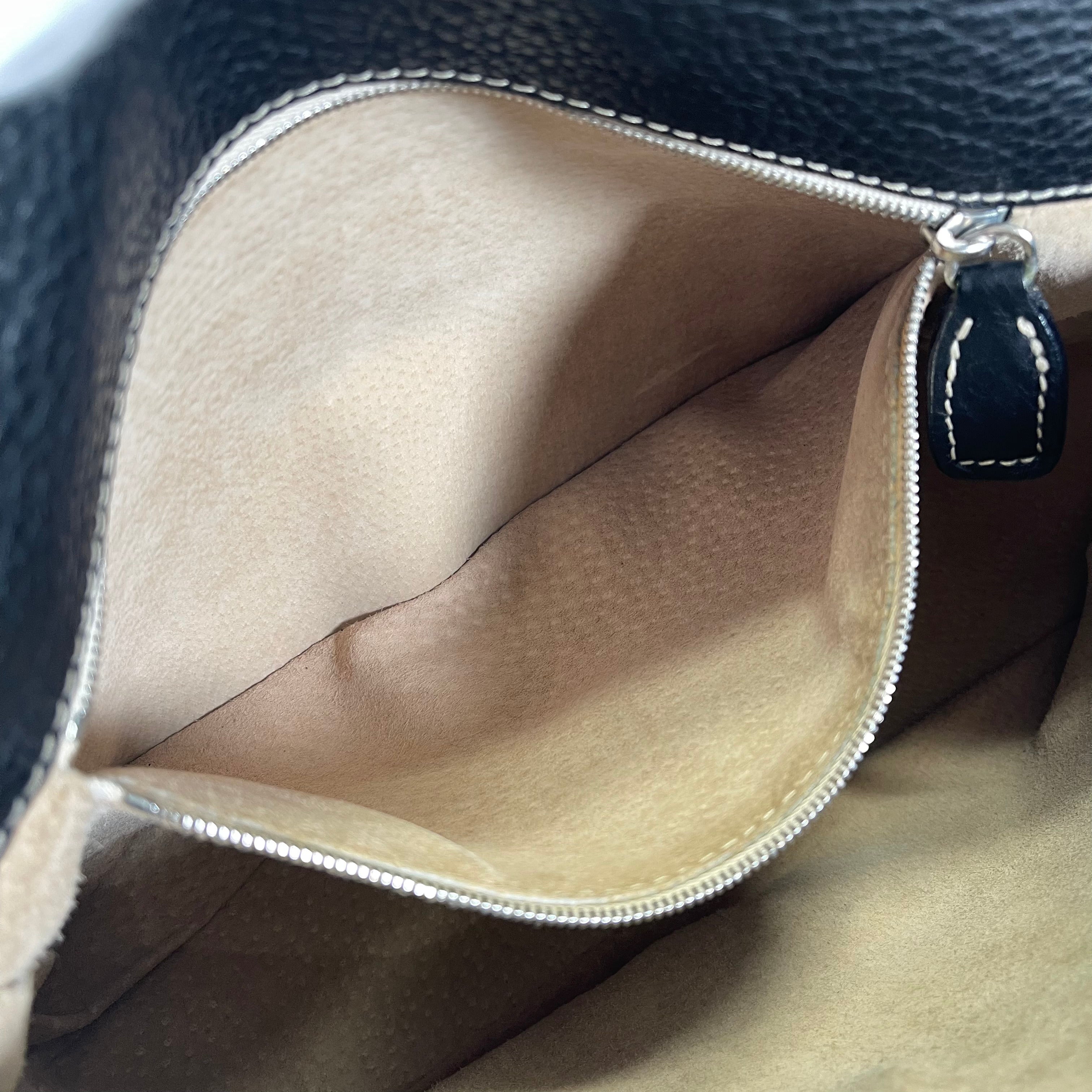 2601 secondhand FENDI hand bag