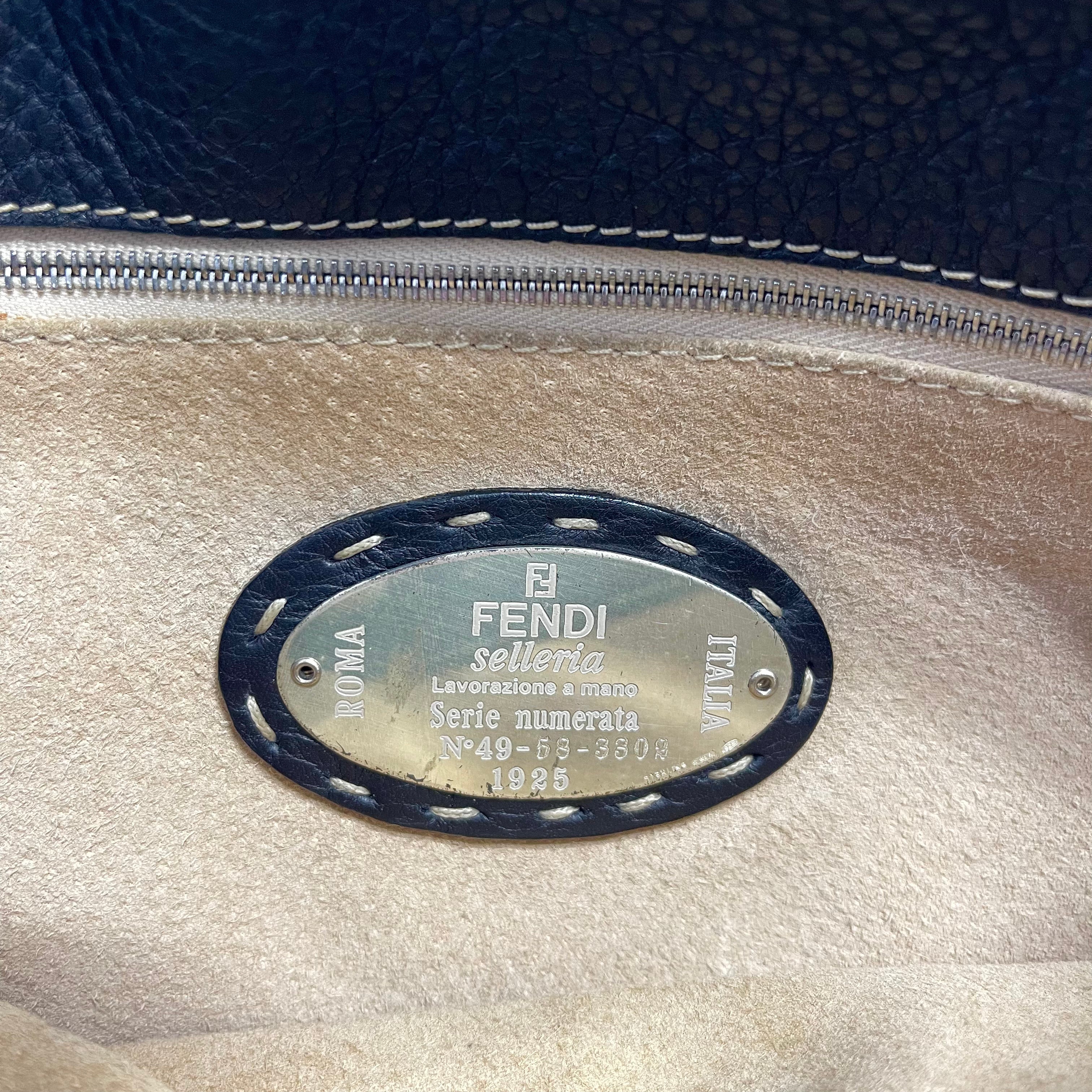 2601 secondhand FENDI hand bag