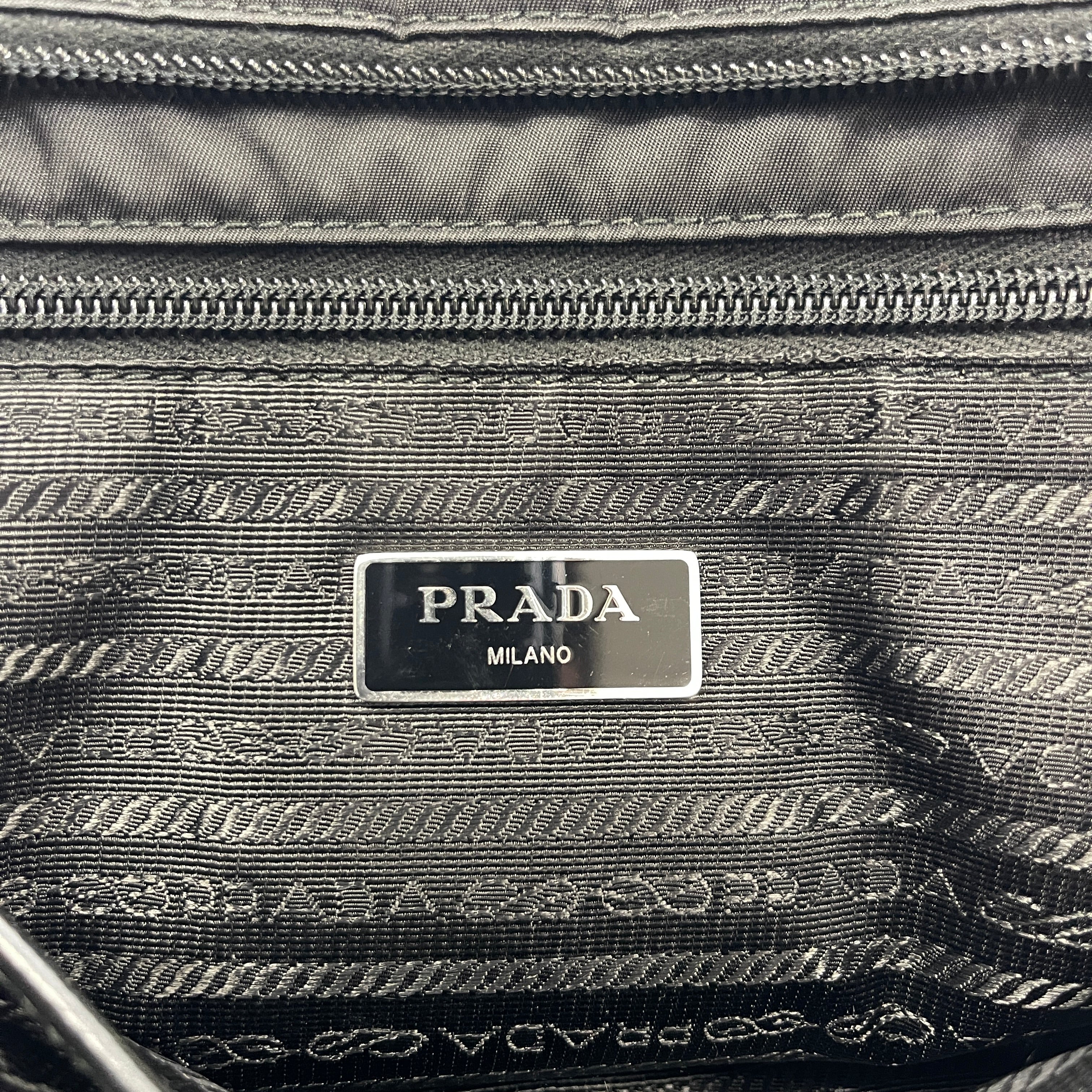 2602 secondhand PRADA handbag ? logo plate nylon black