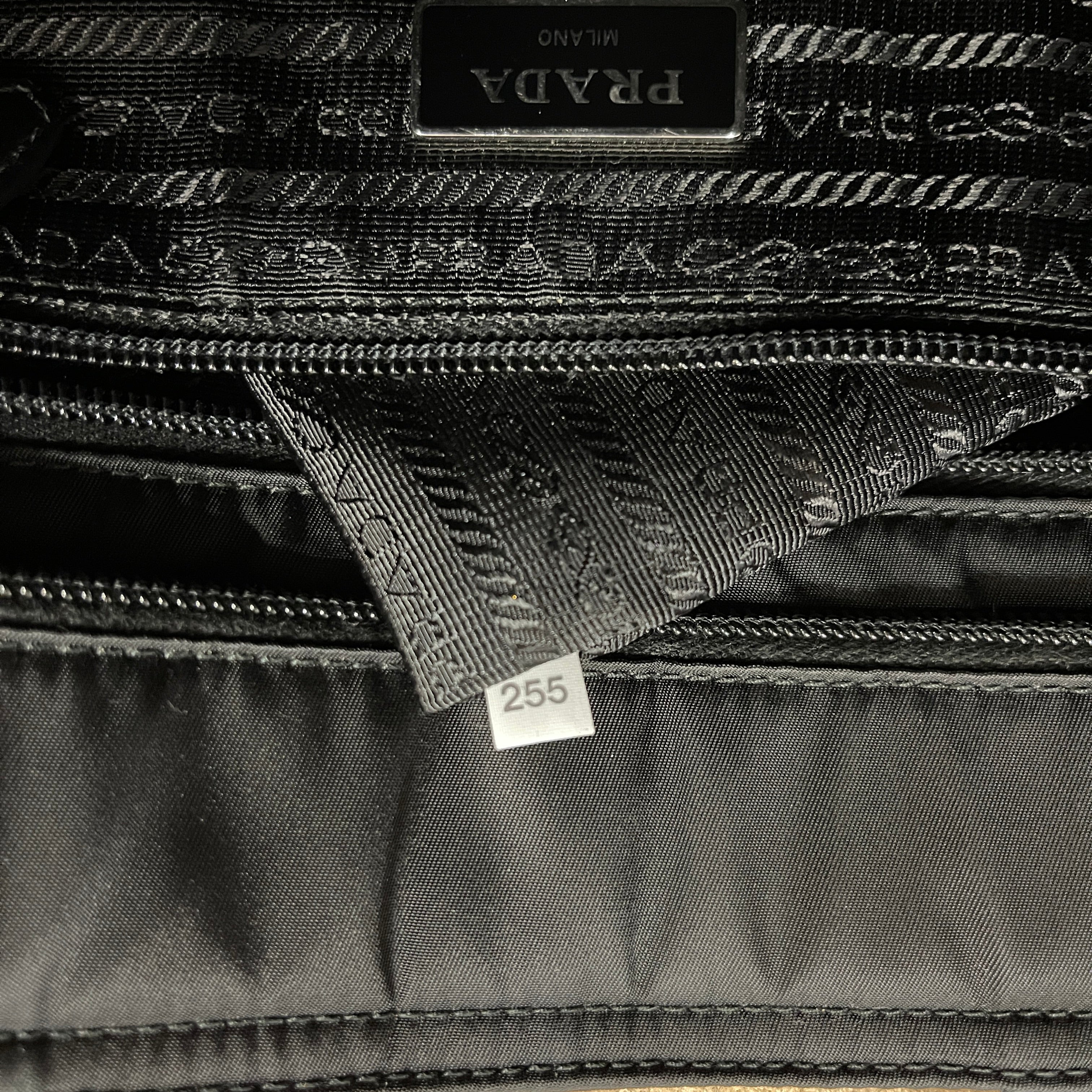 2602 secondhand PRADA handbag ? logo plate nylon black