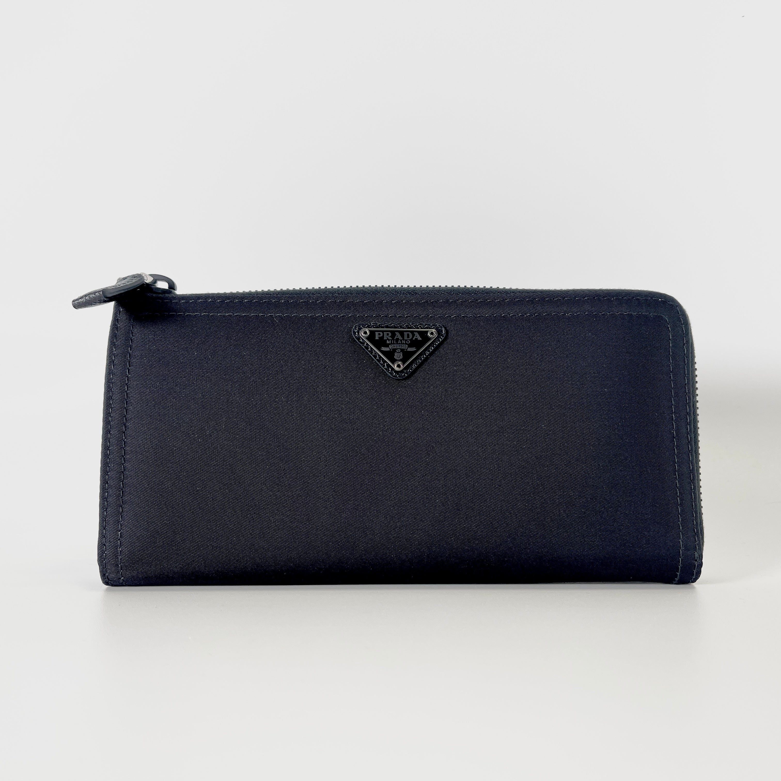 2605 secondhand PRADA Long wallet