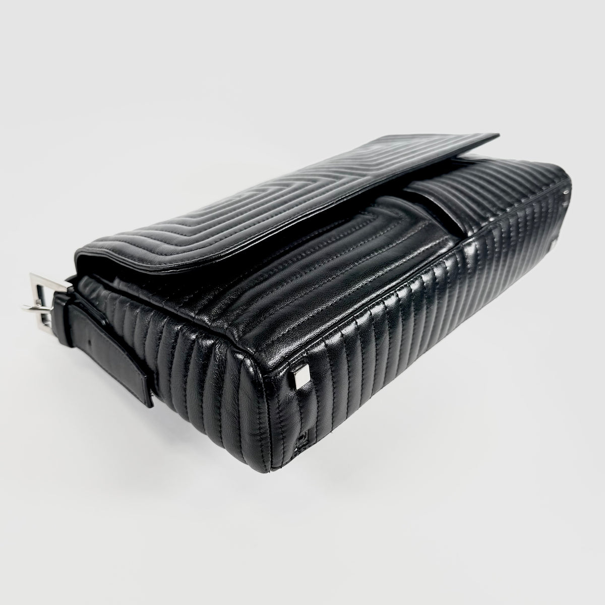 2608 secondhand BALLY hand bag