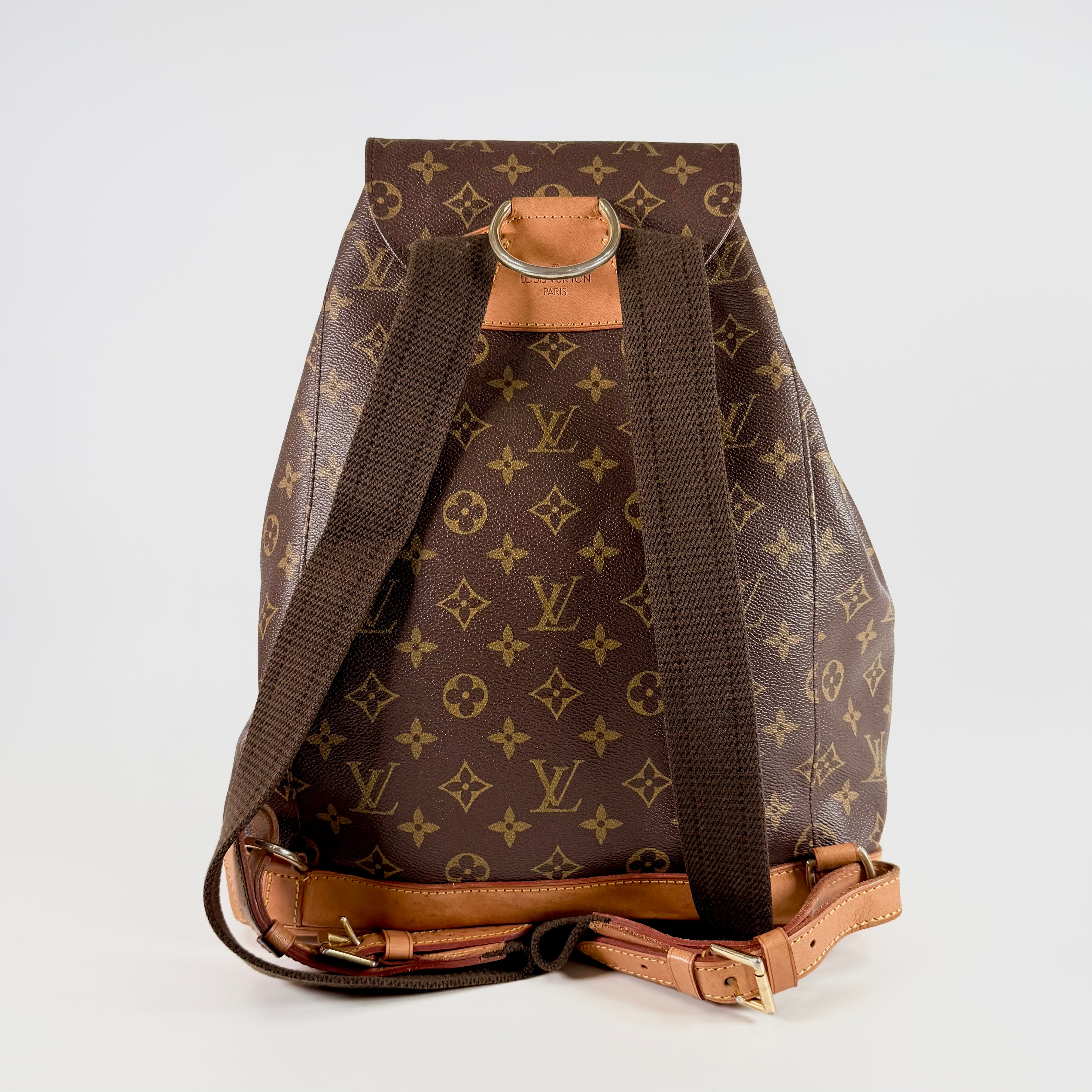 2607 secondhand LOUIS VUITTON Backpack Monogram Leather Water Stains