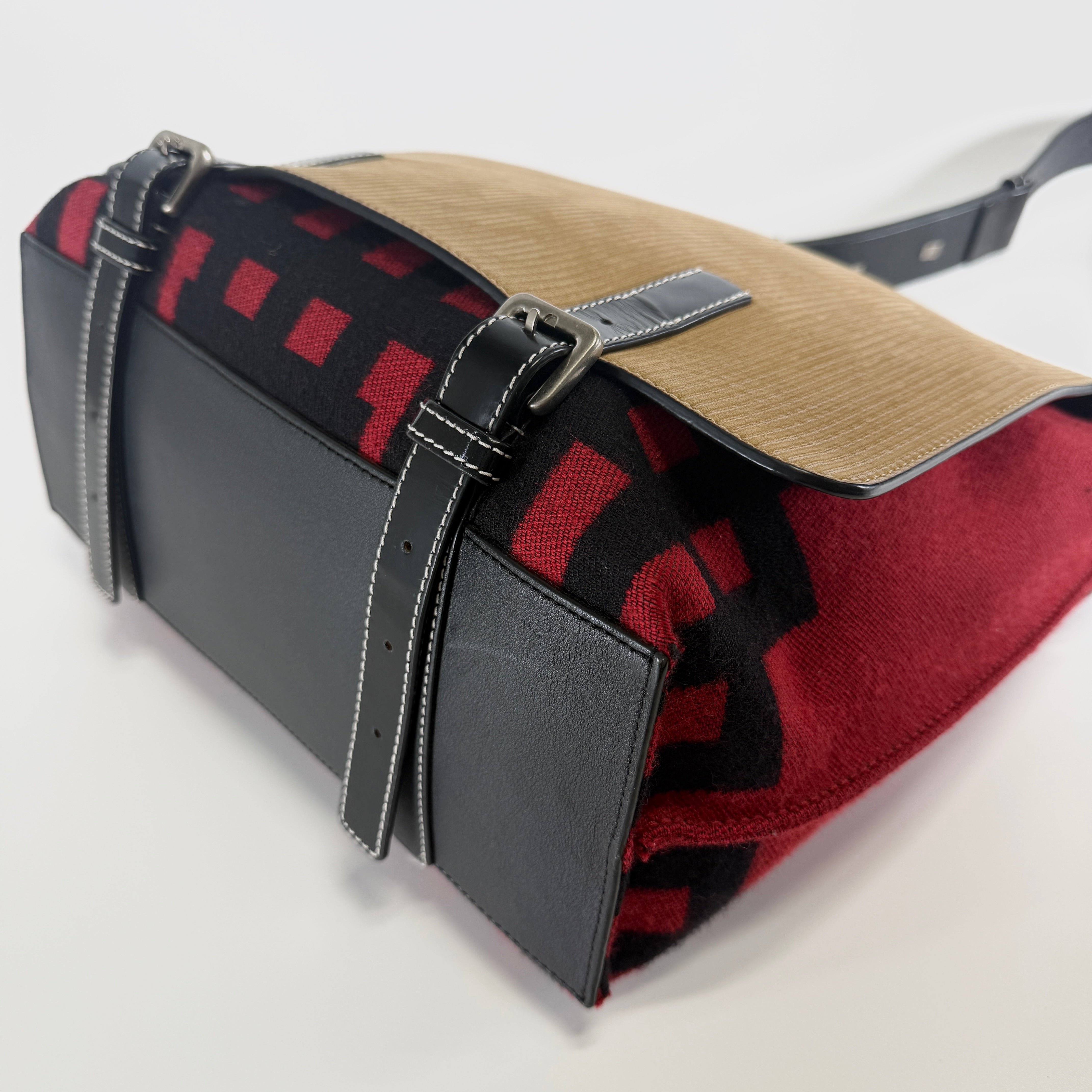 2606 secondhand LOEWE MILITARY MESENGER STRIPE61841 Shoulder bag / Crossbody Bag