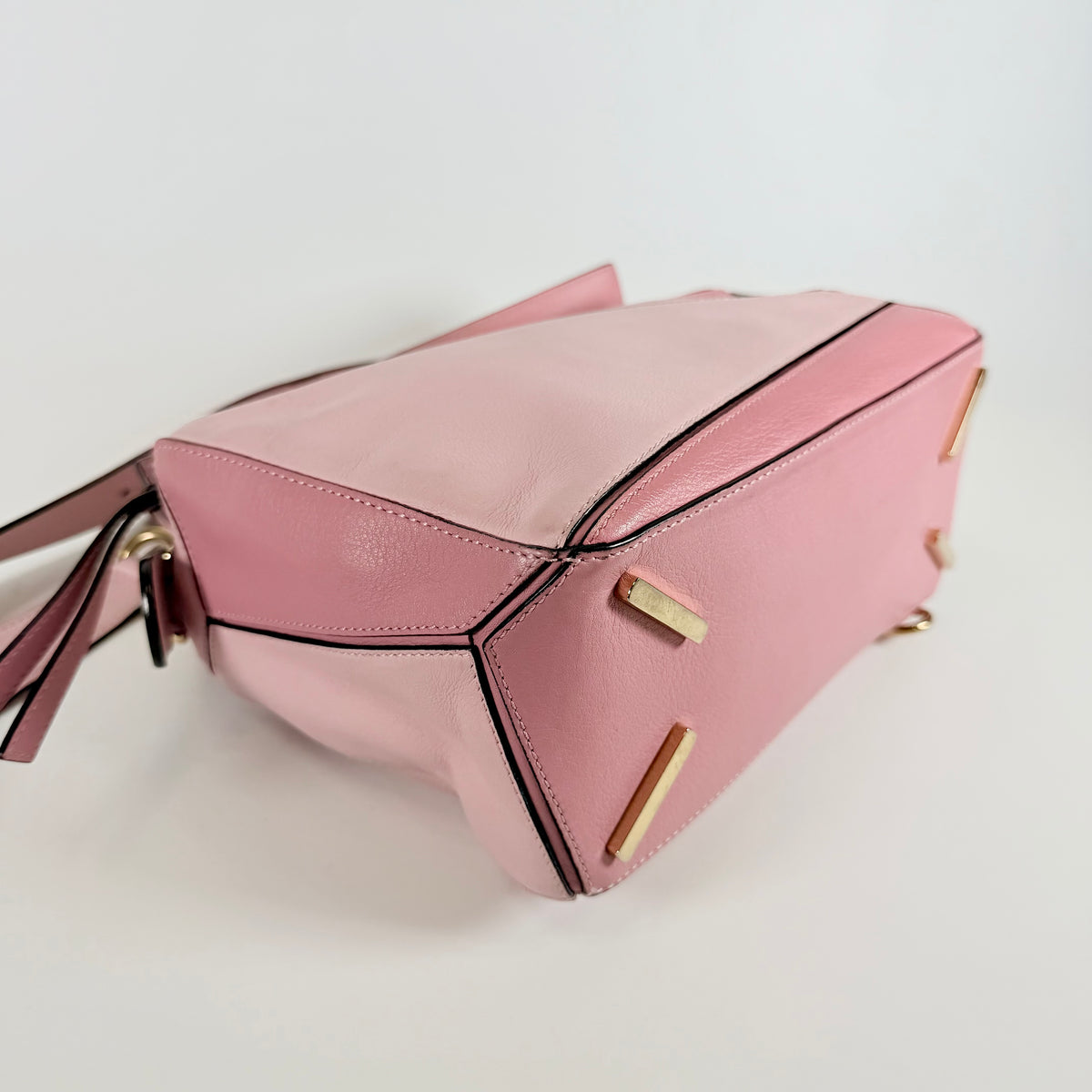 2605 secondhand LOEWE Puzzle Bag Pink Leather
