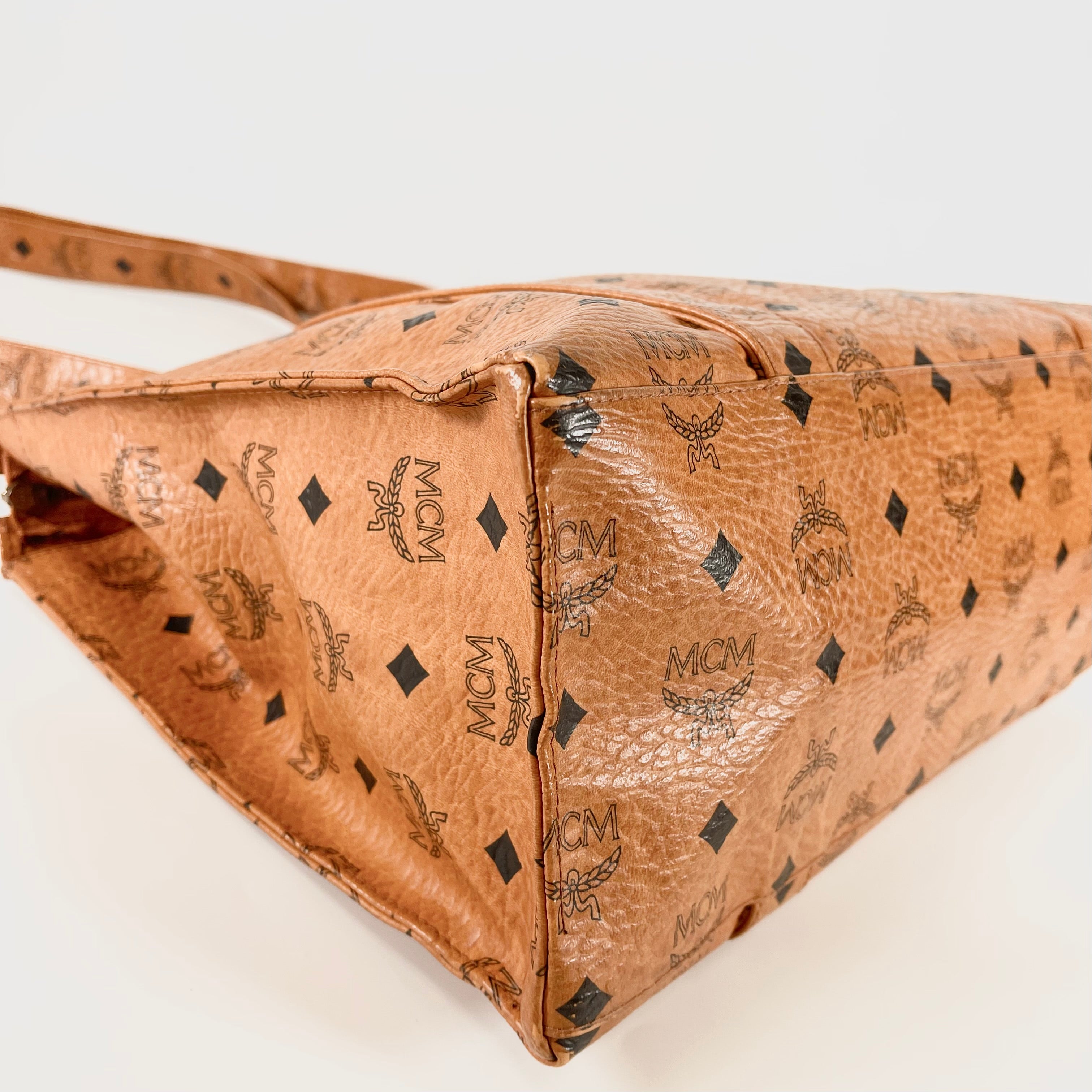 2605 secondhand MCM Shoulder bag