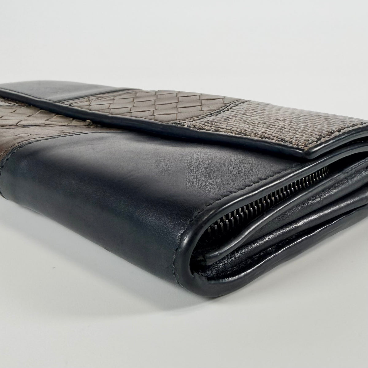 2607 secondhand BOTTEGAVENETA leather × Ostrich Long Wallet black beige