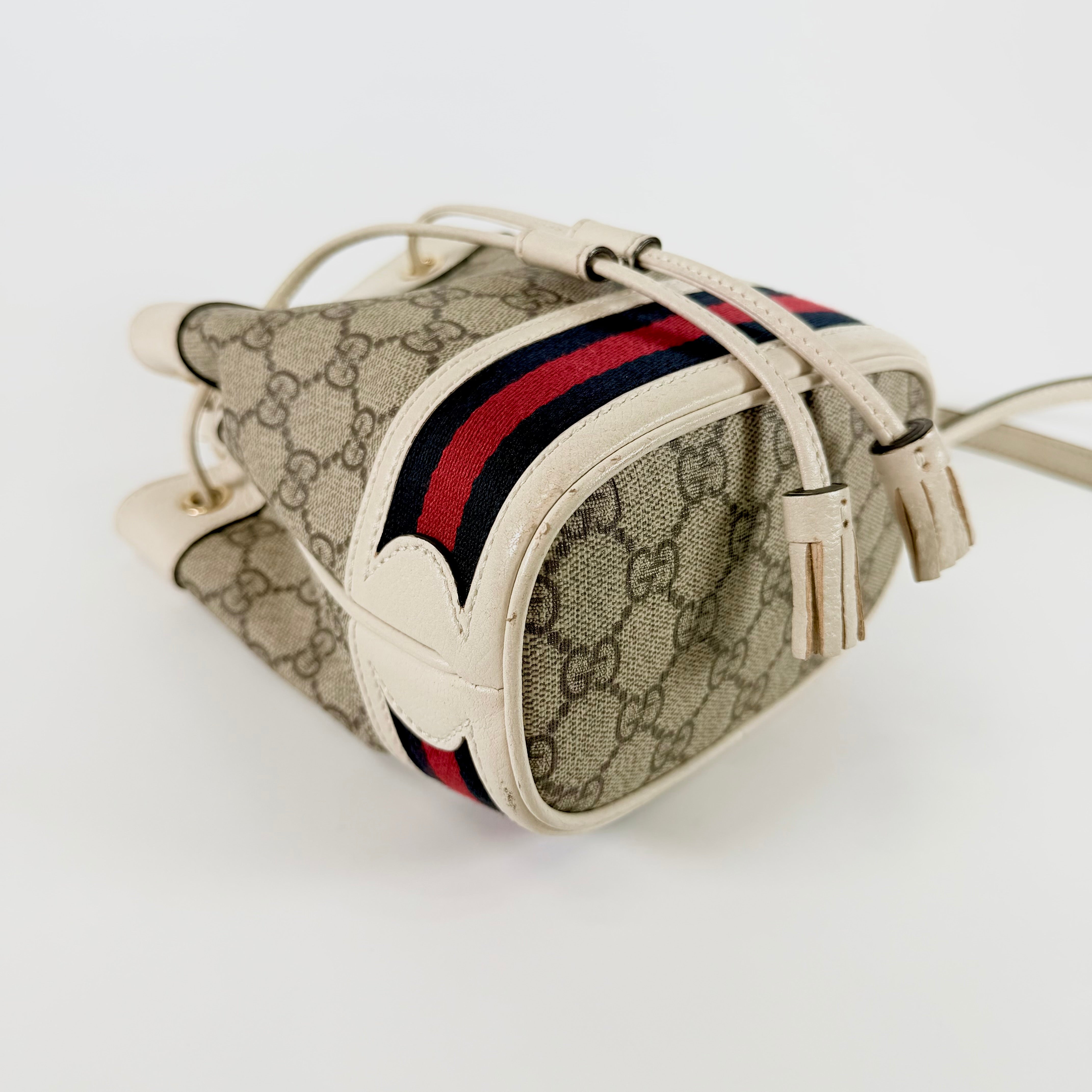 2607 secondhand GUCCI Sherry Line Bucket Bag GG Supreme Corner Scuffing