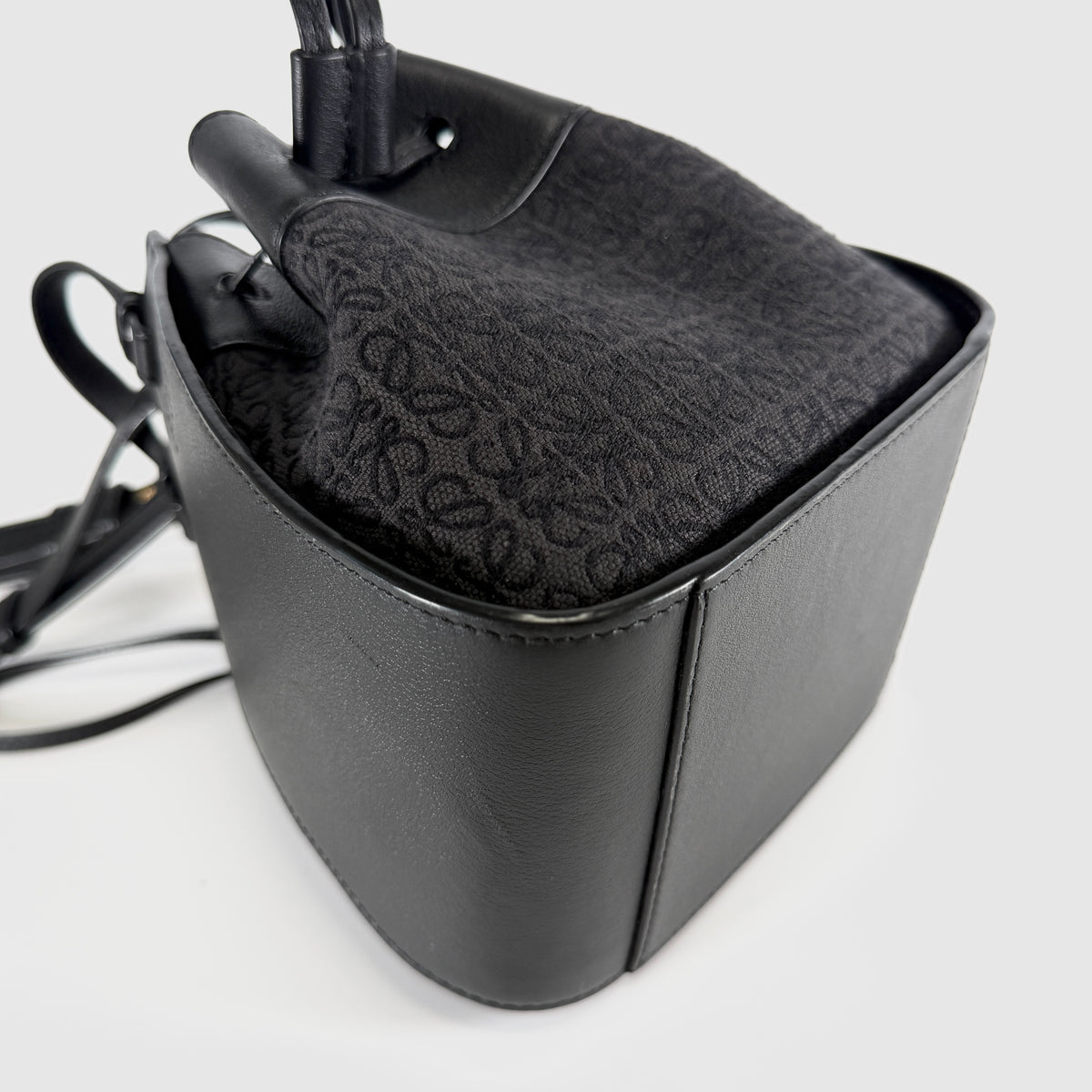 2607 secondhand LOEWE hammock black