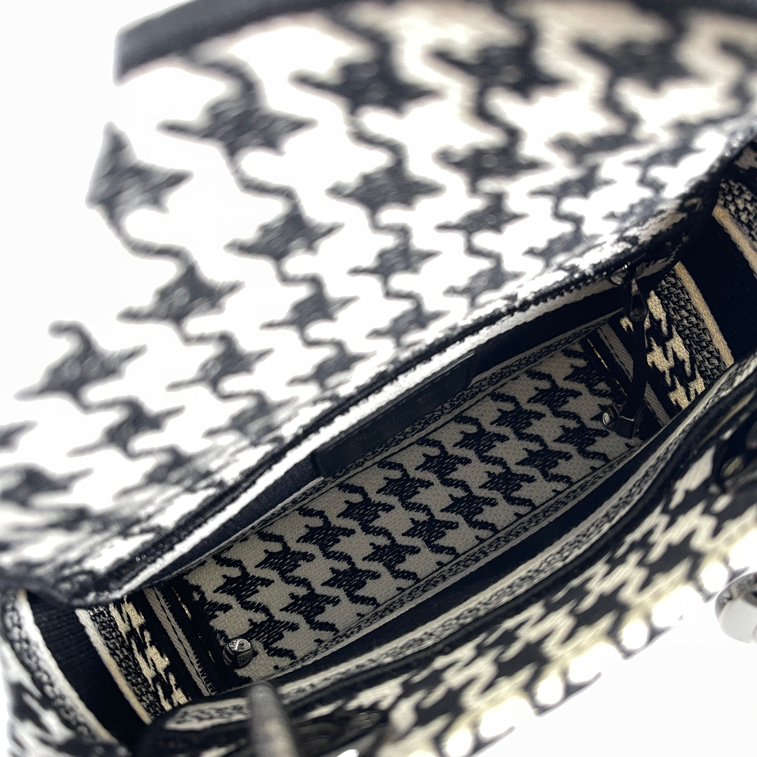 2504 DIOR shoulder