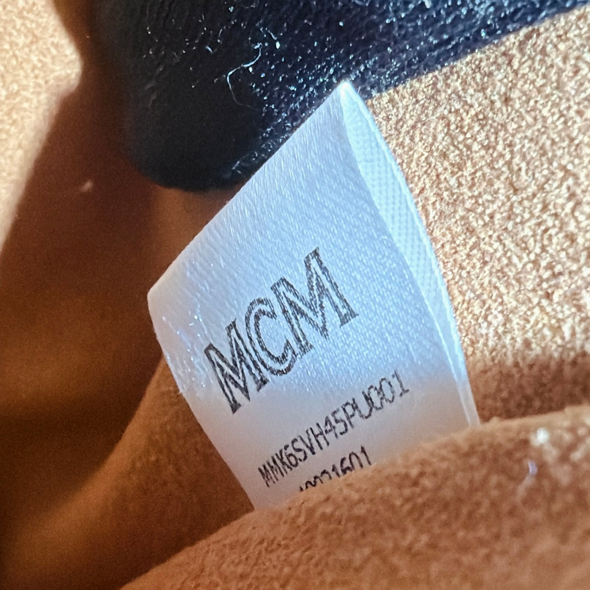2607 secondhand MCM backpack studs Fuchsia pink leather