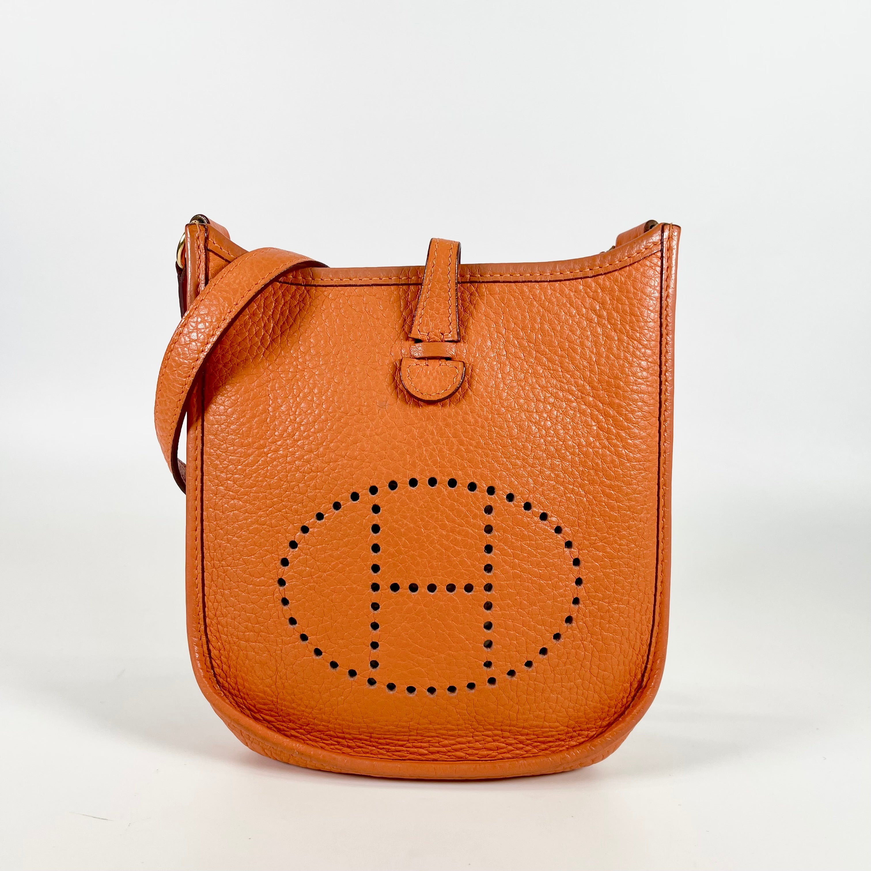 2603 secondhand HERMES 16 TPM Taurillon Clemence orange gold metal fittings 2004 year