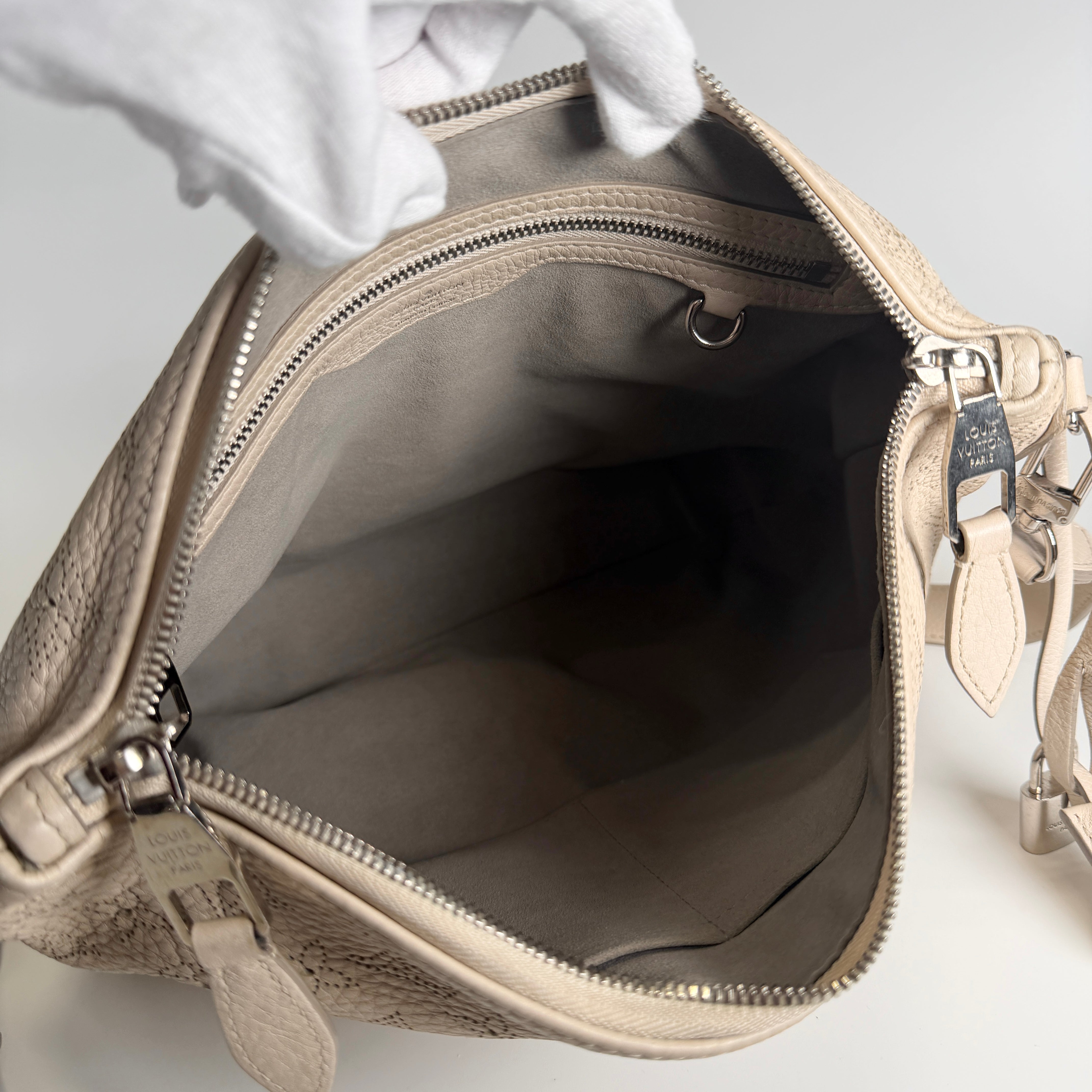 2606 secondhand LV Mahina Selene PM M94275 AR4163 white