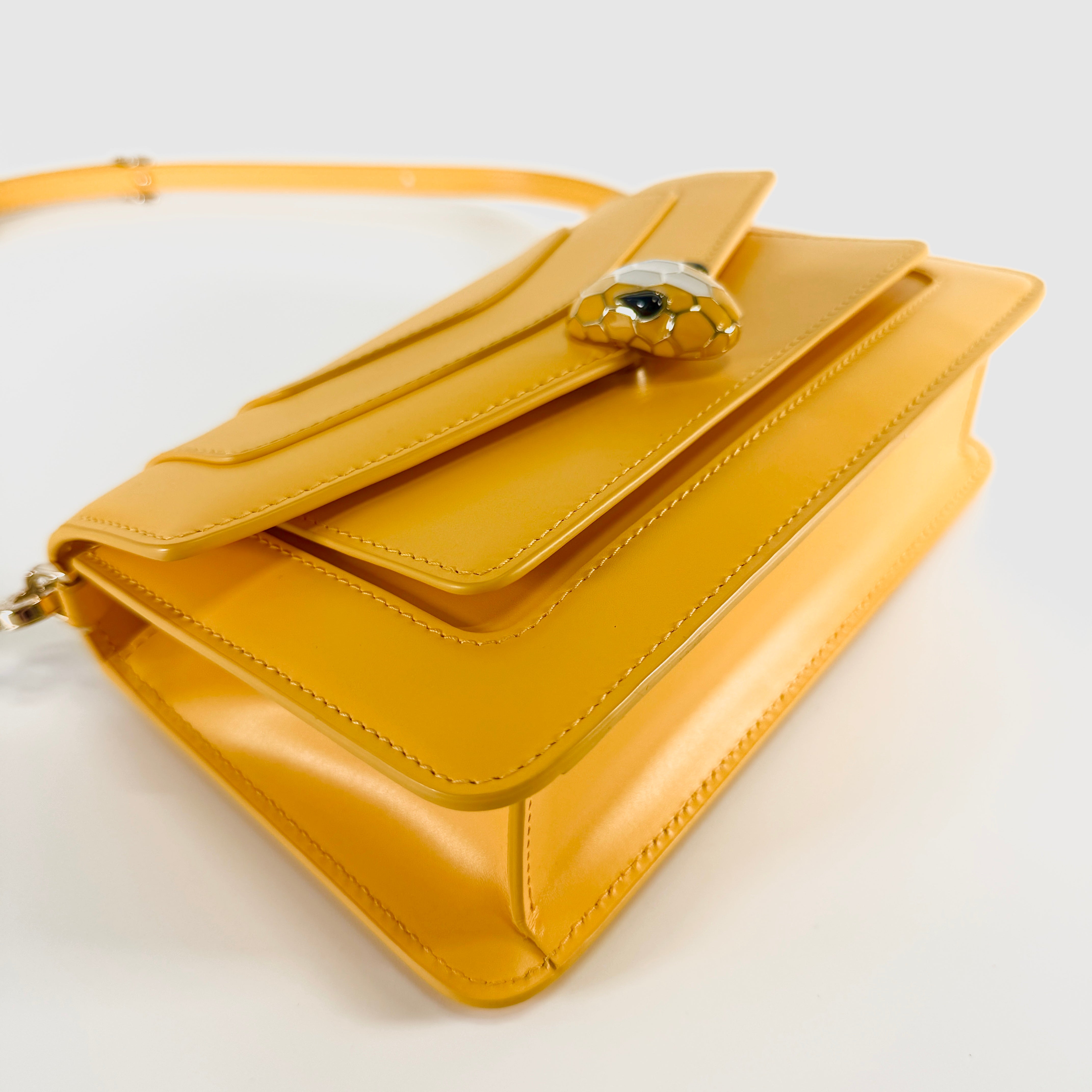 2607 secondhand BVLGARI Serpenti leather Shoulder bag Yellow mirror With