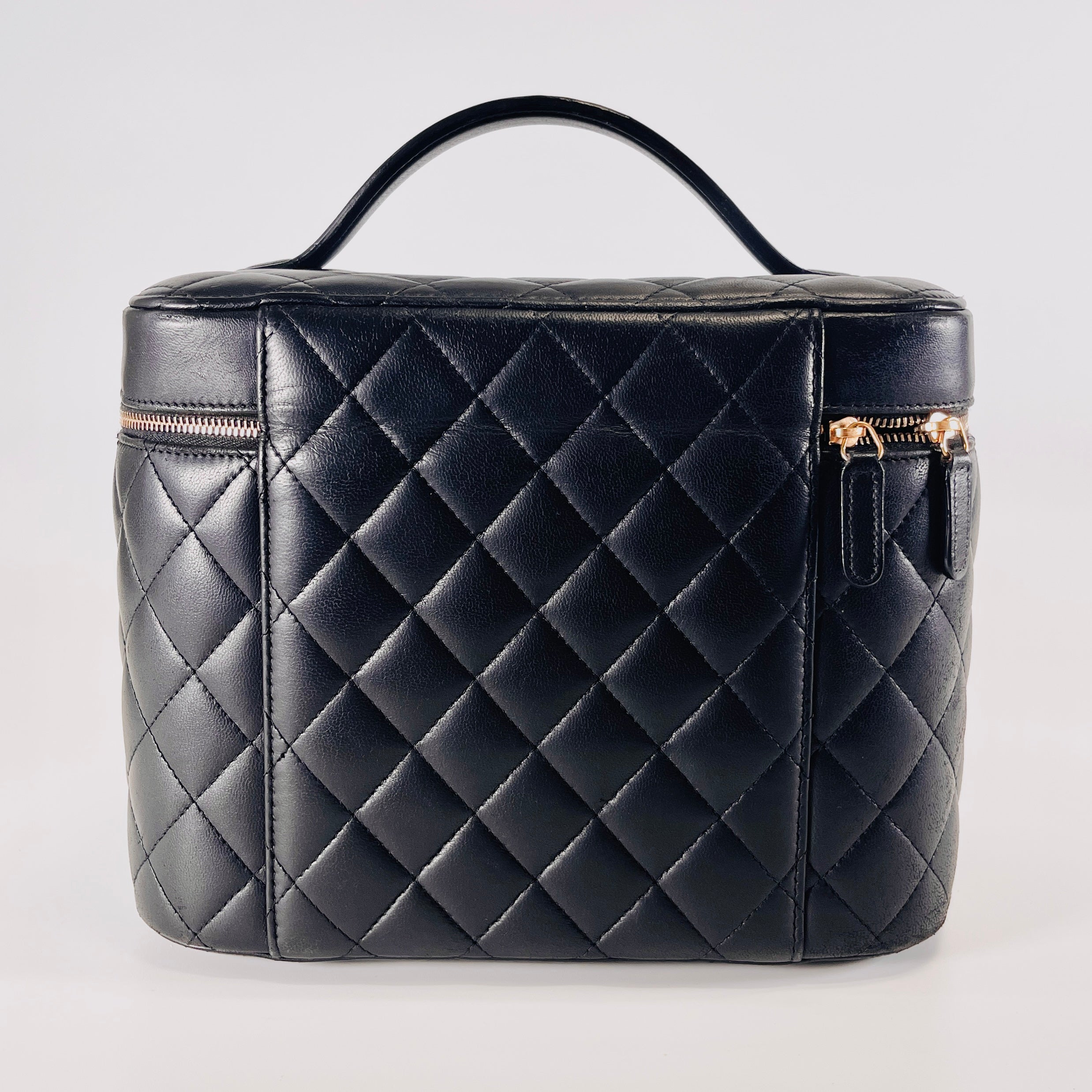 2603 secondhand CHANEL Matelasse Rum Vanity black 22