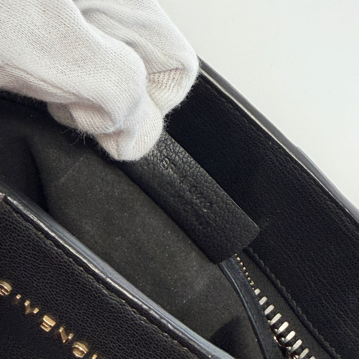 2607 secondhand GIVENCHY van 2Way bag