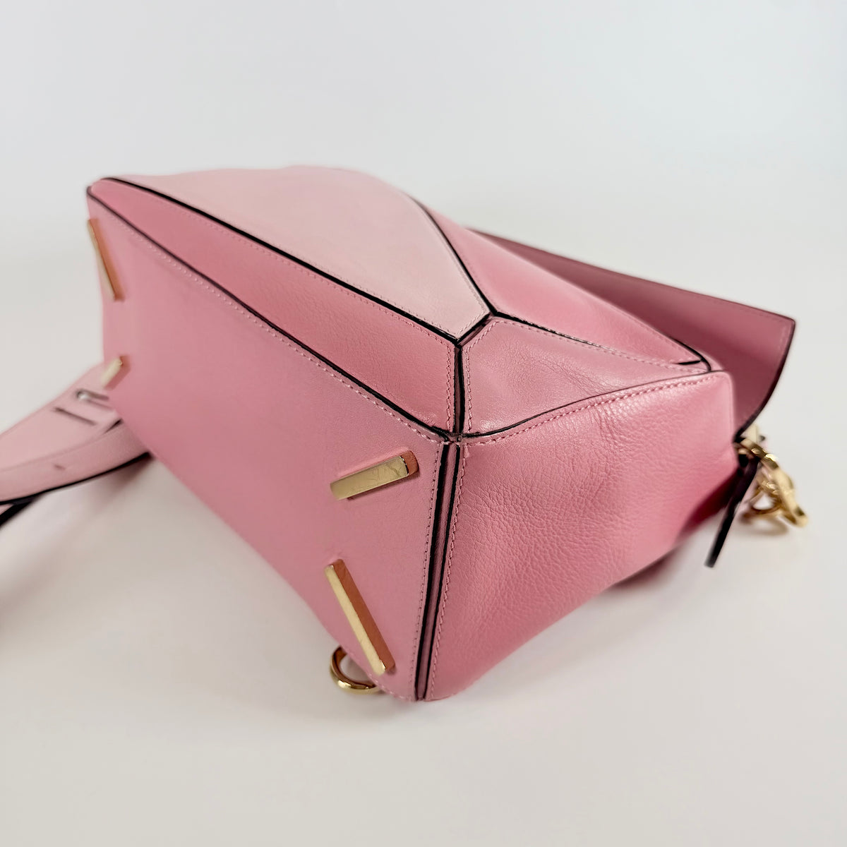 2605 secondhand LOEWE Puzzle Bag Pink Leather