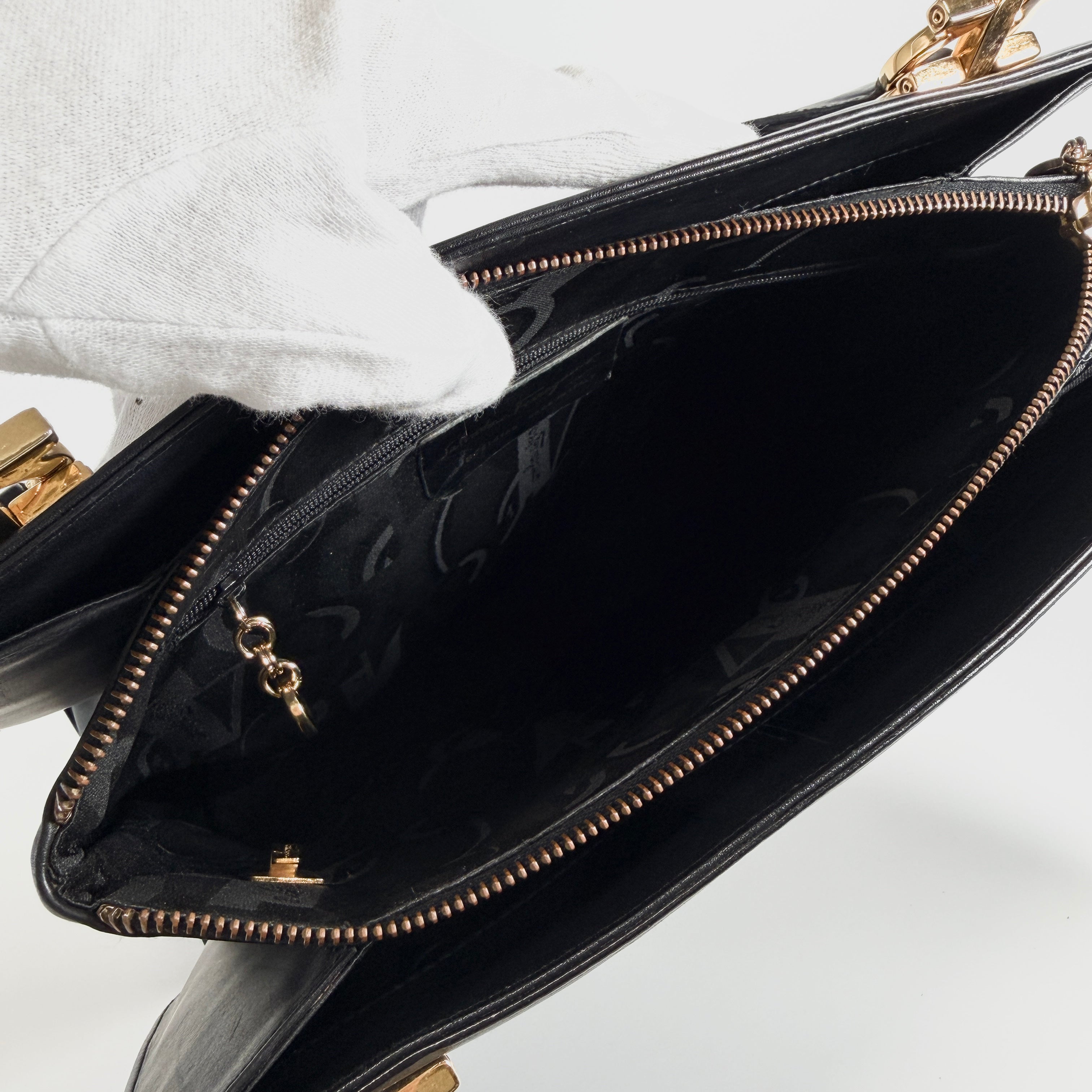 2608 secondhand Ferragamo Gancini Shoulder bag