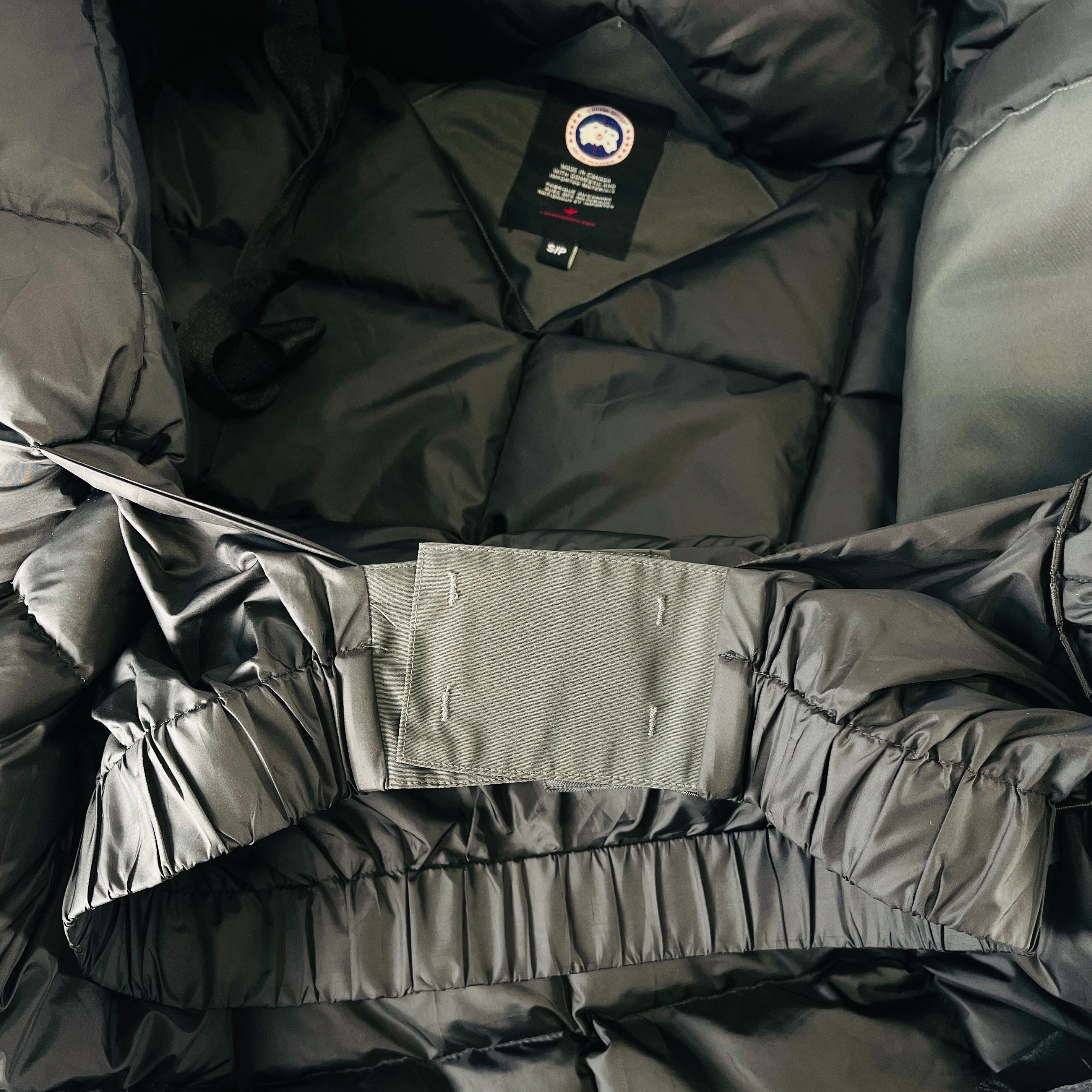 2601 CANADA GOOSE Down jacket size :S