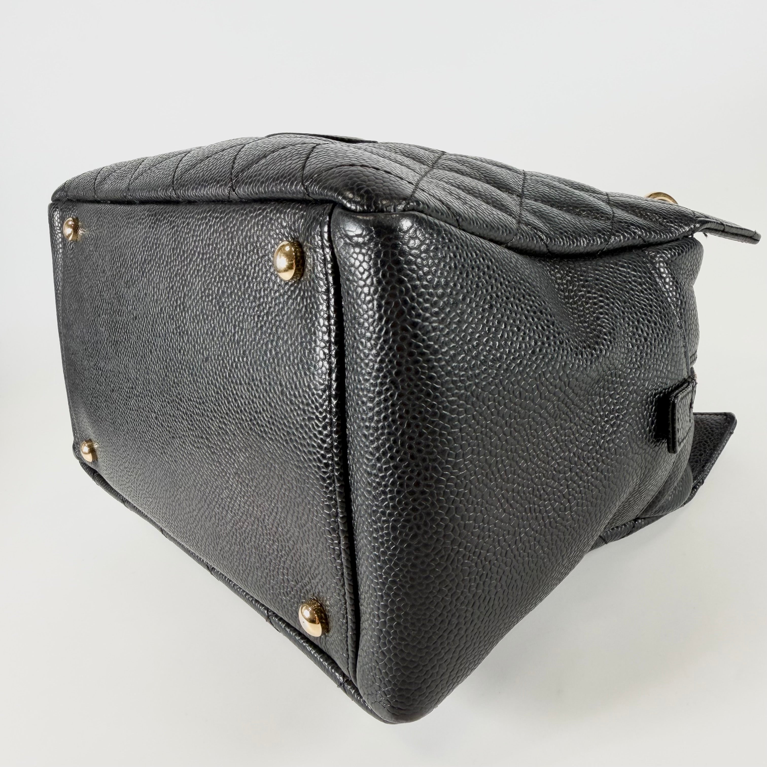 2607 secondhand CHANEL Shoulder bag / Crossbody Bag