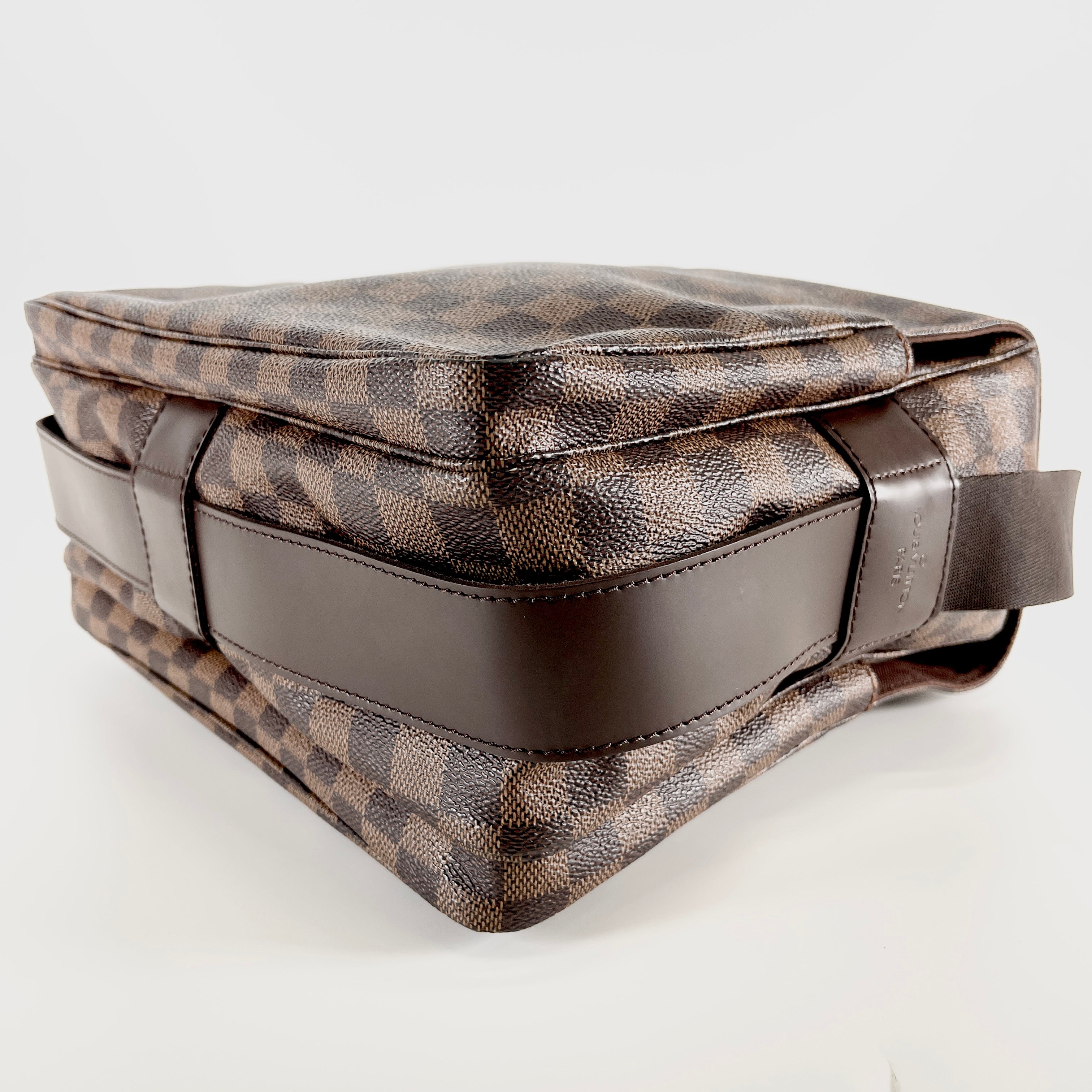 2606 secondhand LV Damier Naviglio