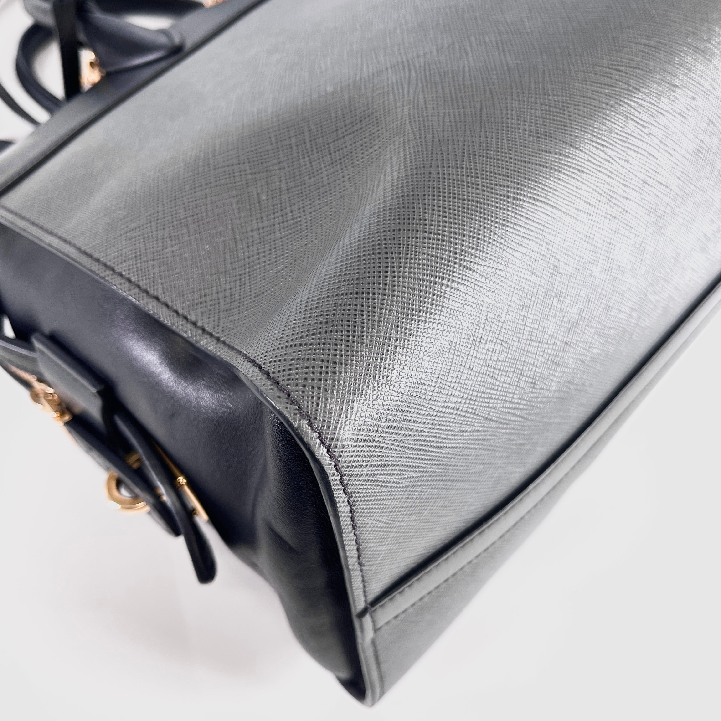 2604 secondhand PRADA hand bag gold Saffiano black gray
