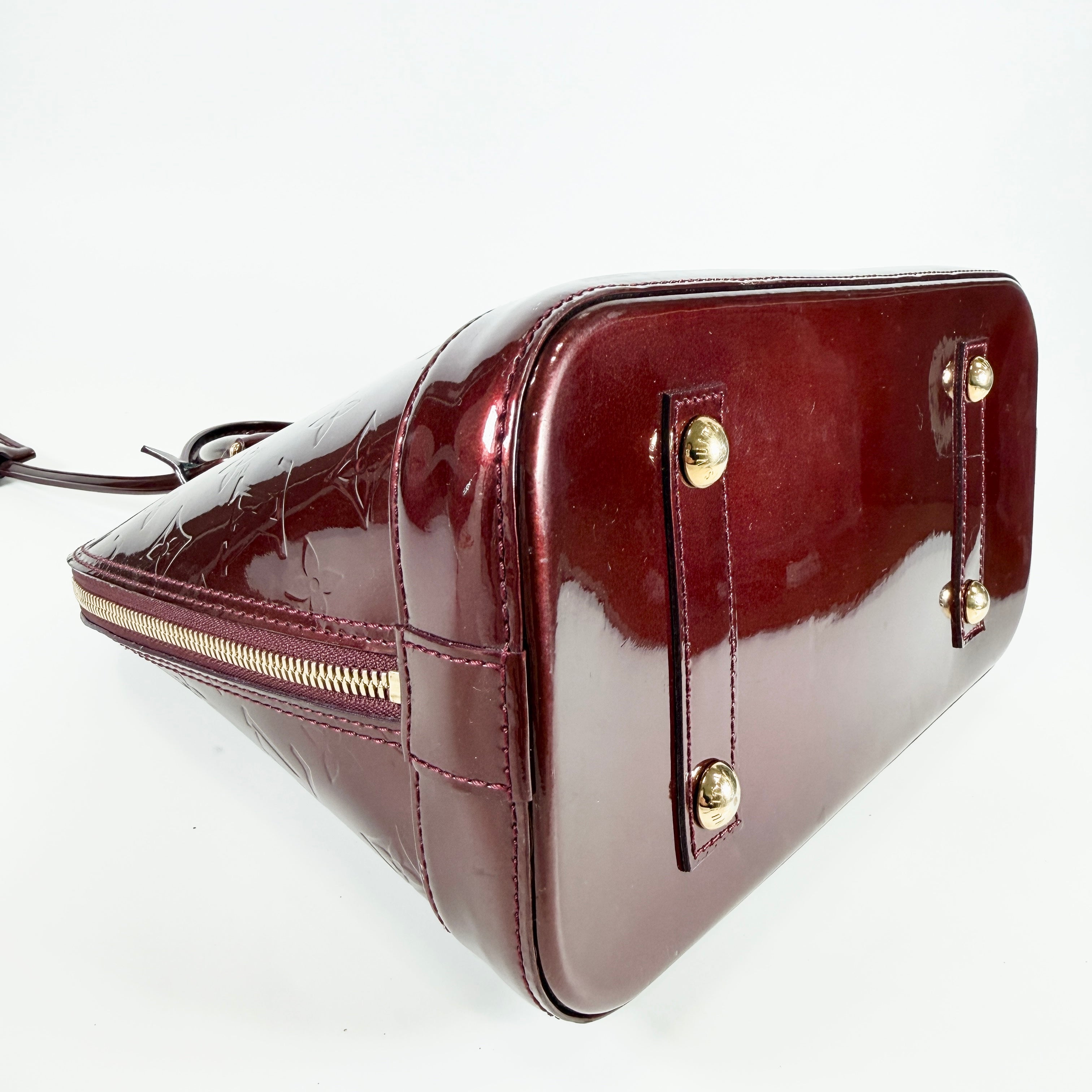 2607 secondhand LV Alma Vernis