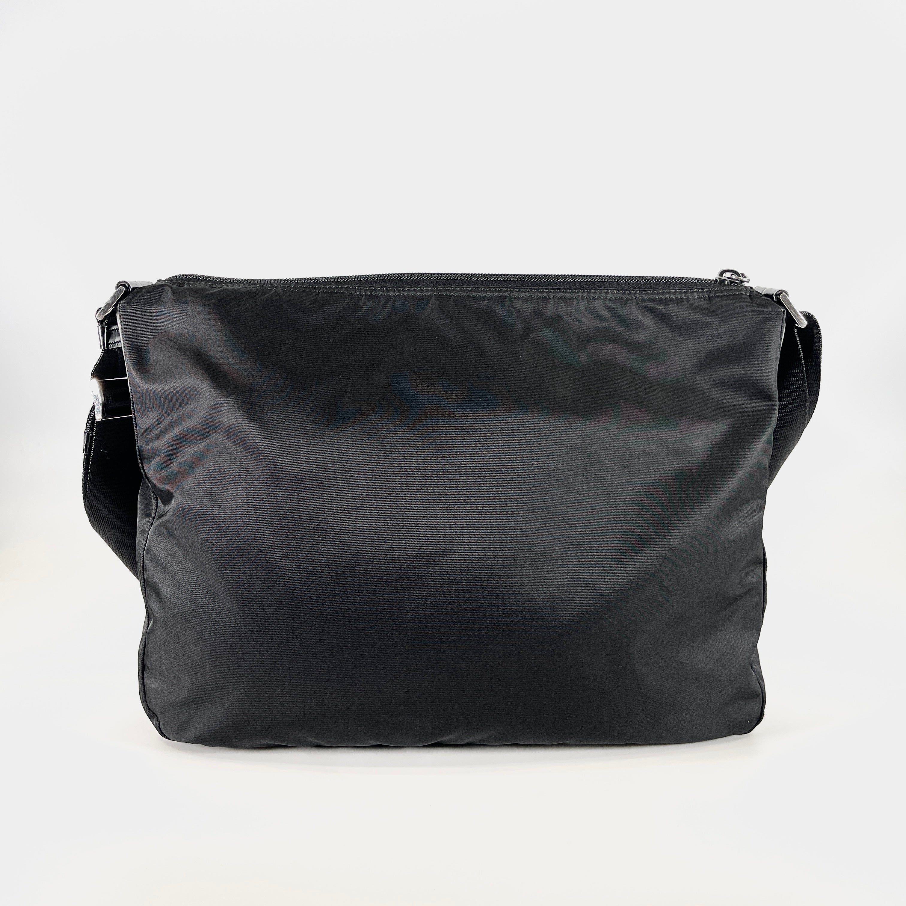 2604 secondhand PRADA shoulder