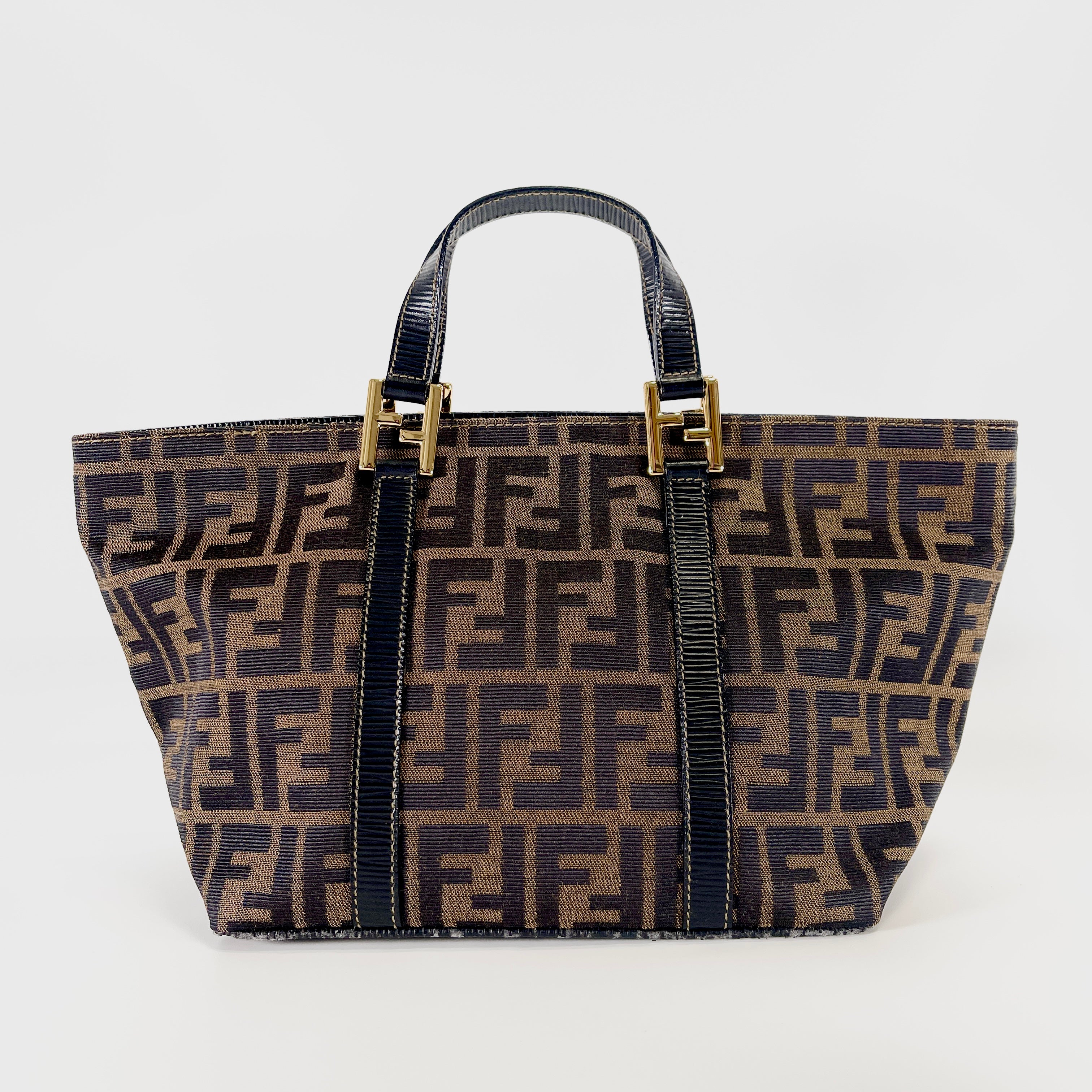 2604 secondhand FENDI Zucca hand bag