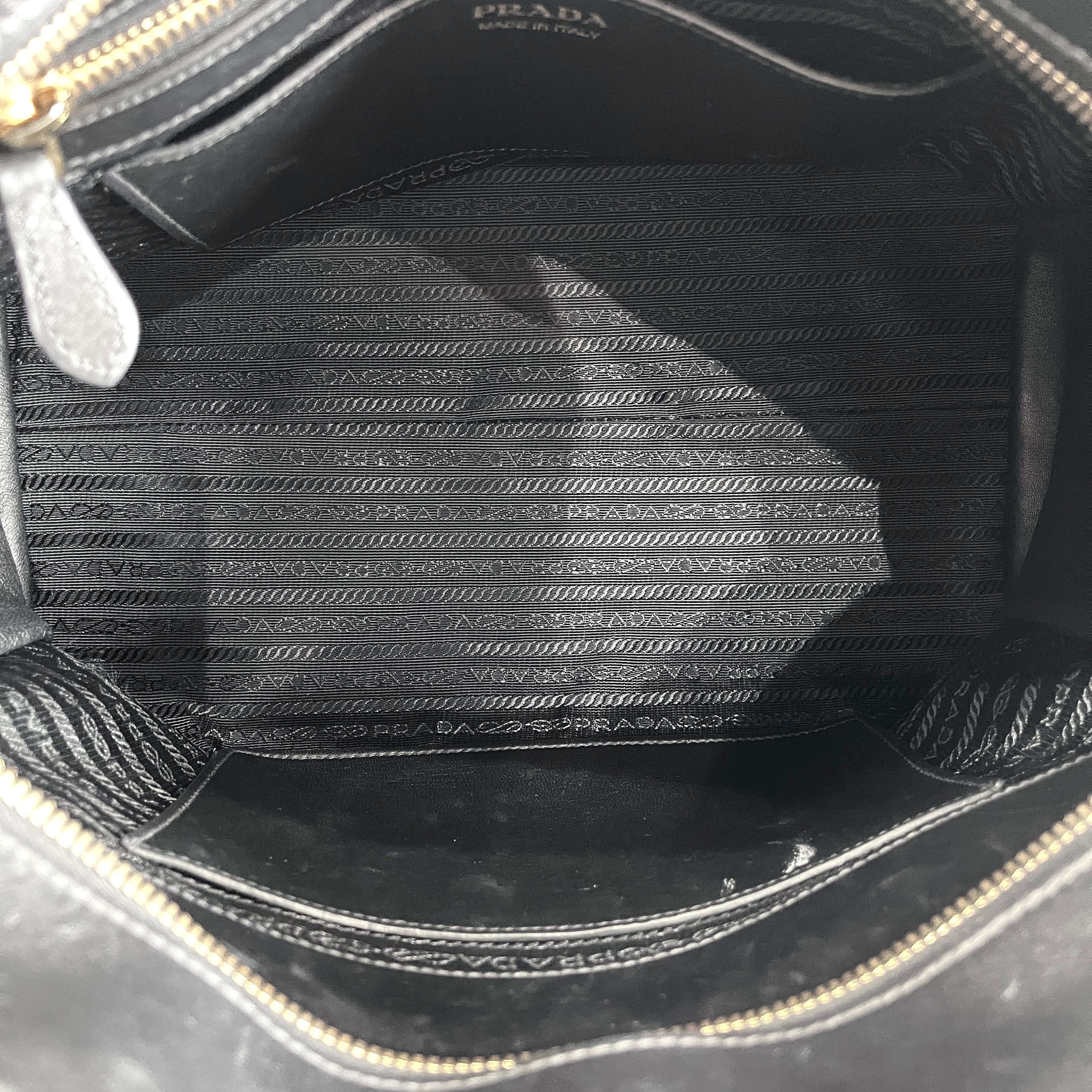 2604 secondhand PRADA hand bag gold Saffiano black gray