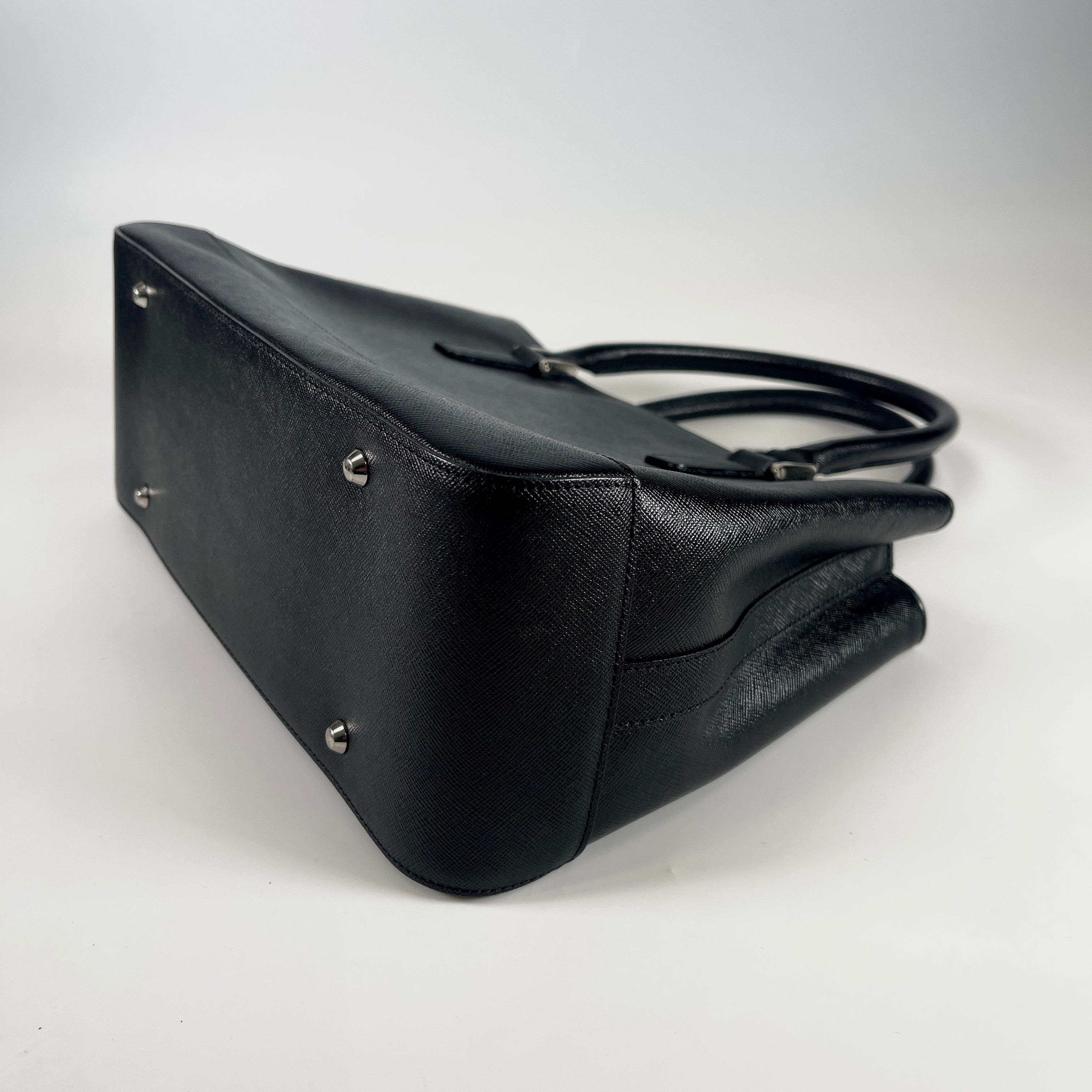 2604 secondhand BURBERRY hand bag