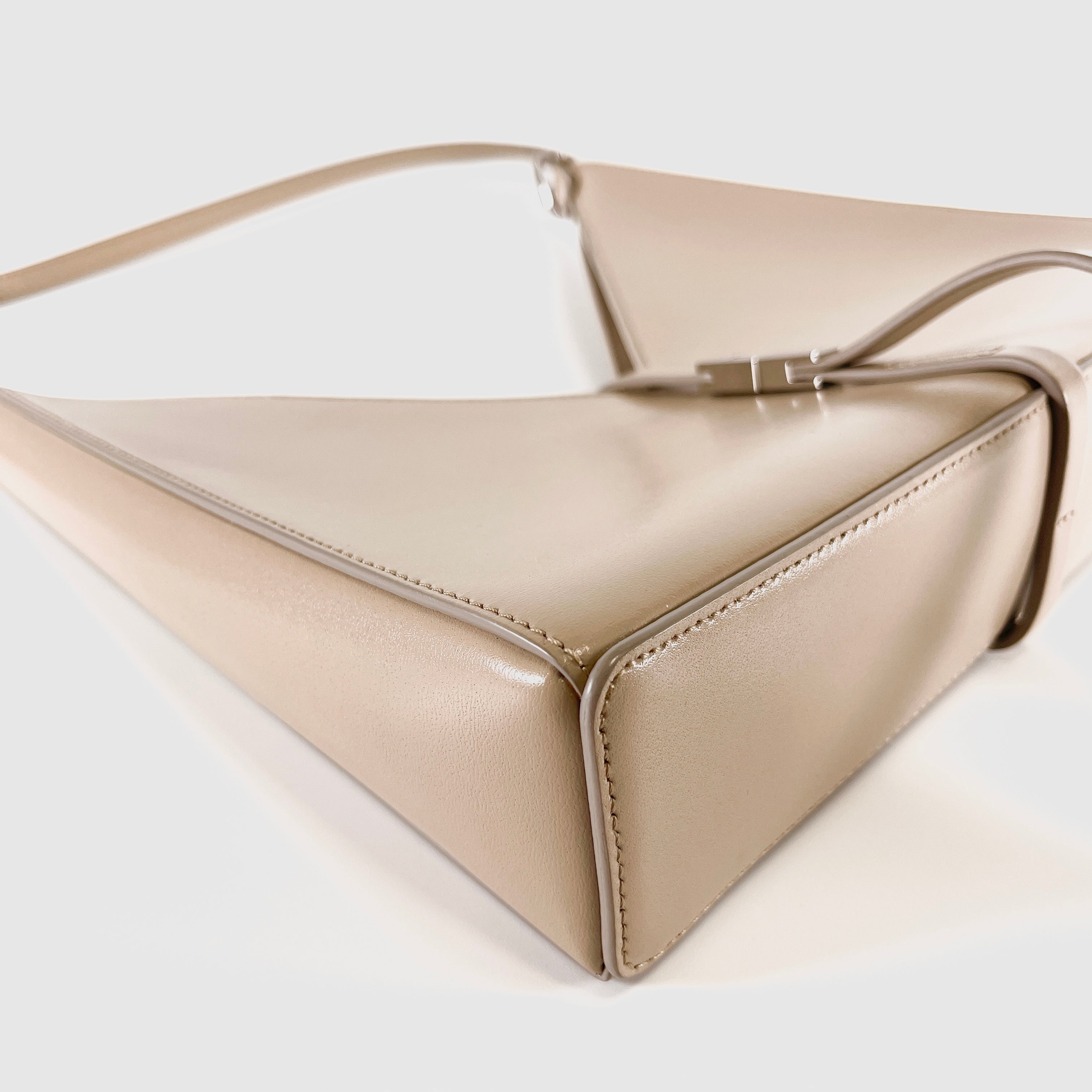 2604 secondhand GIVENCHY van bag shoulder beige / leather