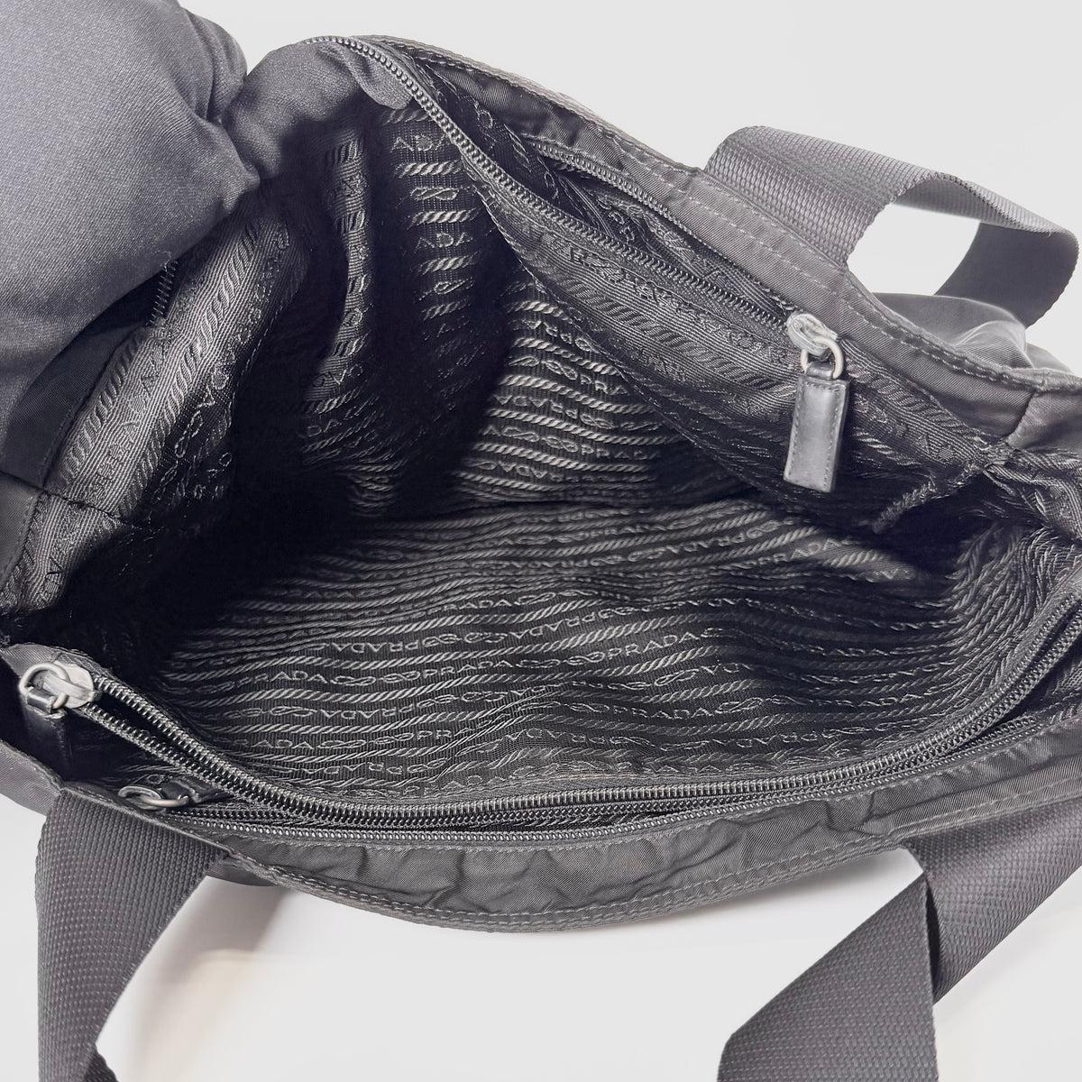 2608 secondhand PRADA Tote Bag