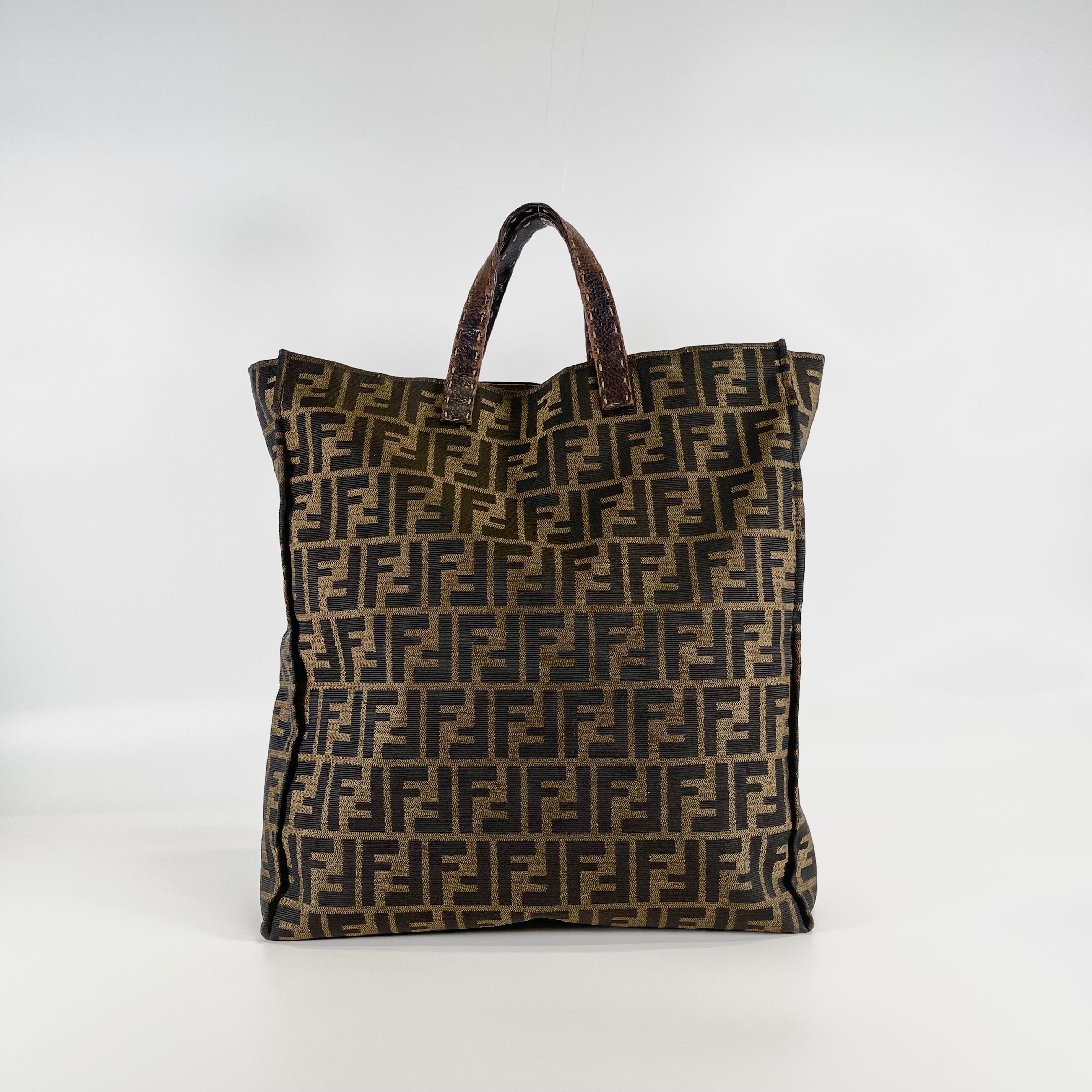 2602 secondhand FENDI Zucca Tote Bag