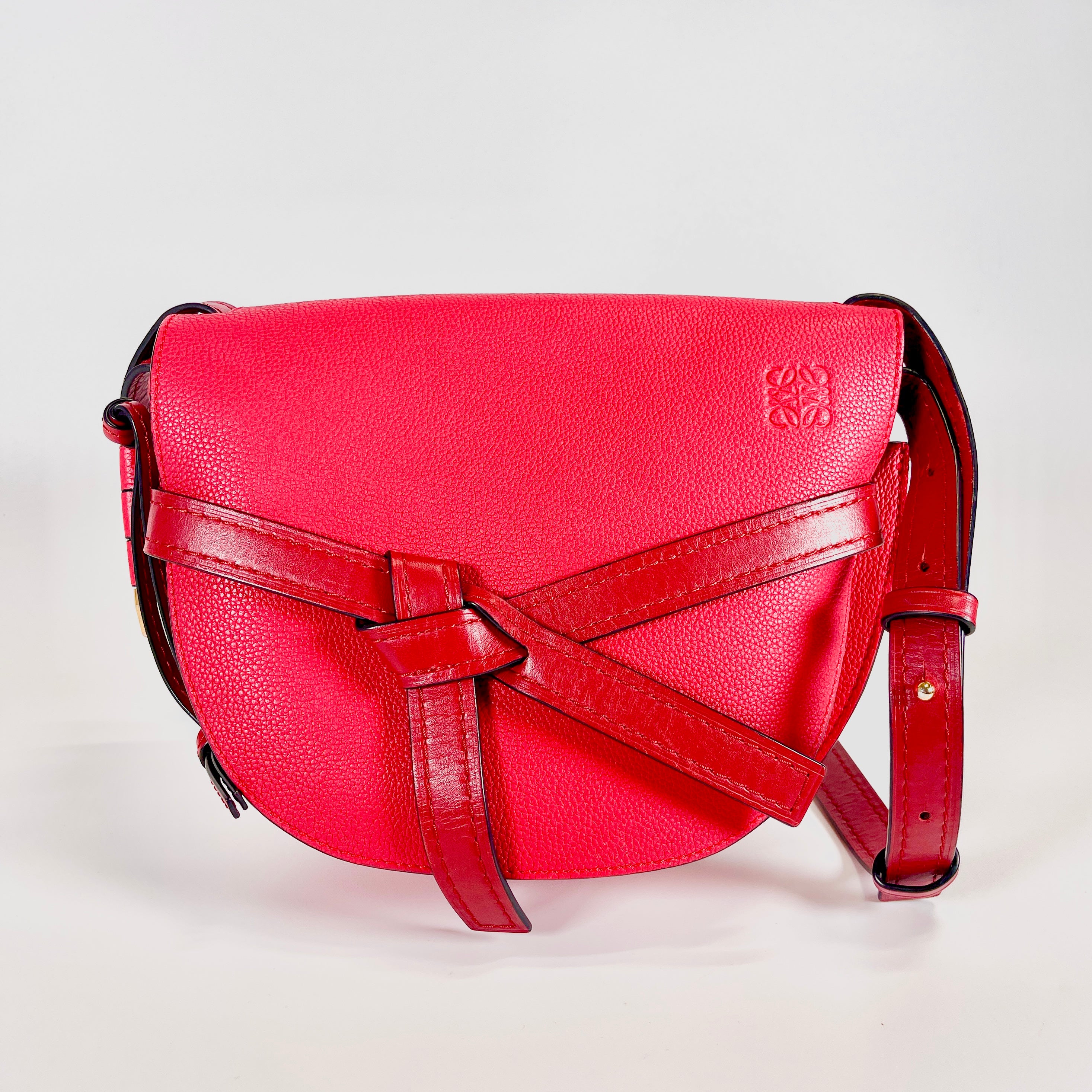2604 secondhand LOEWE gate shoulder Red