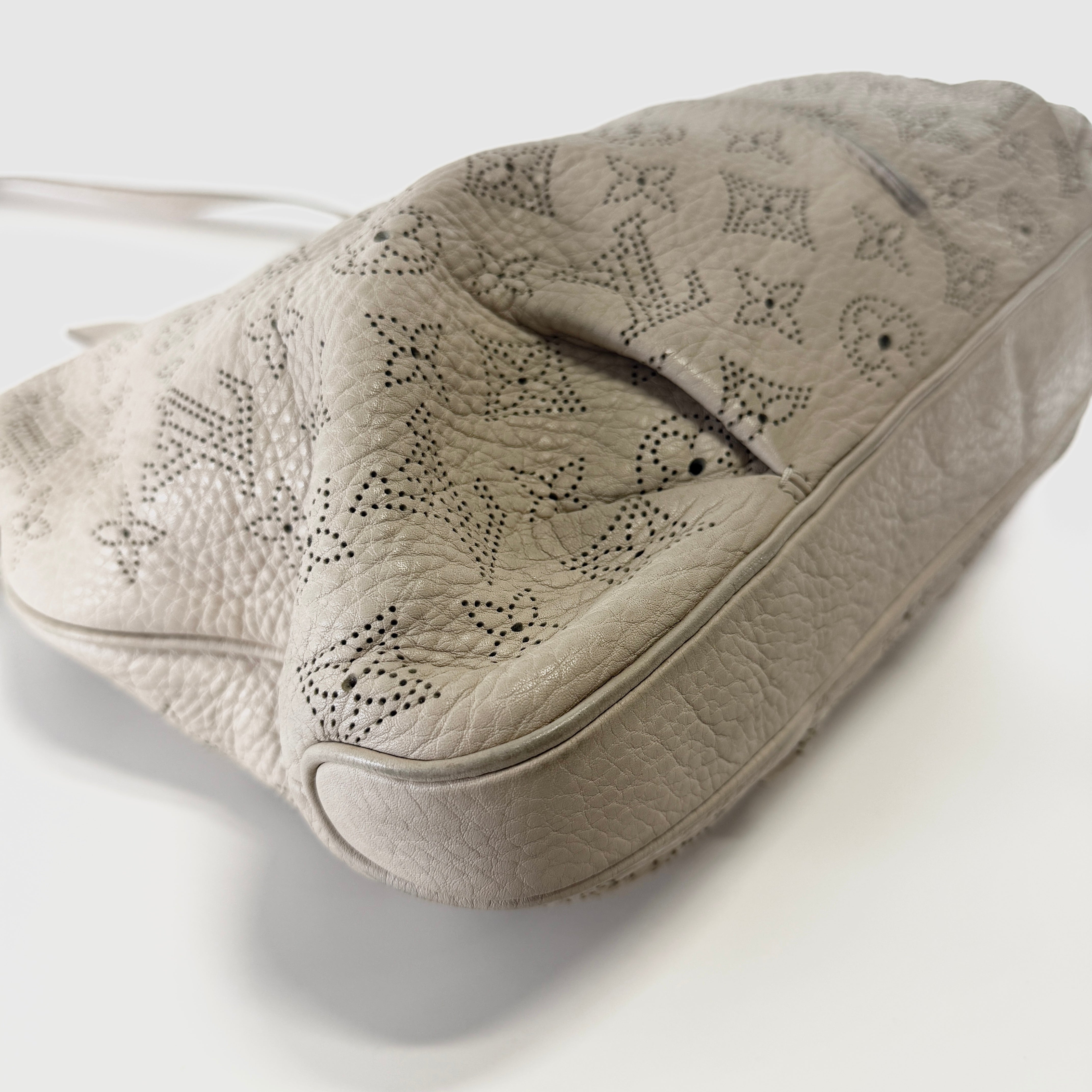 2606 secondhand LV Mahina Selene PM M94275 AR4163 white